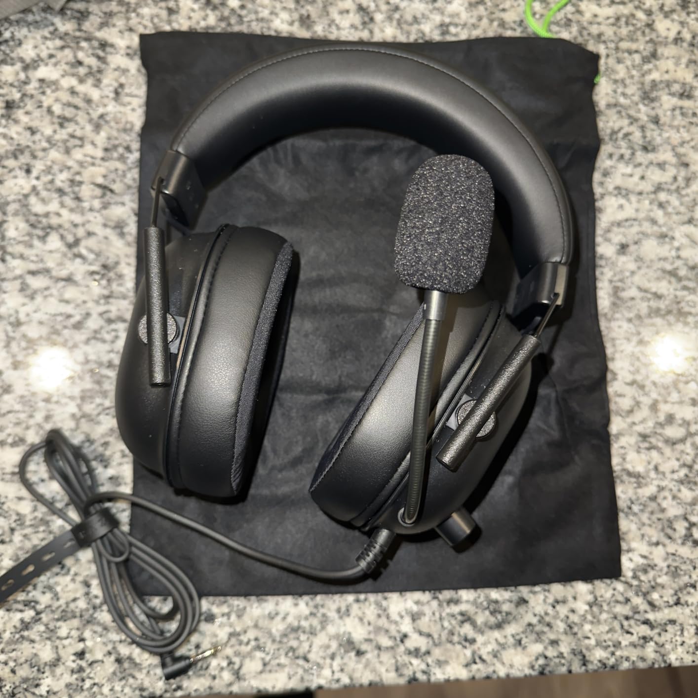 Razer BlackShark V2 X Xbox Gaming Headset: 50mm Drivers - Cardioid Mic - Lightweight - Comfortable, Noise Isolating Earcups - for Xbox Series X, Series S, PS5, PC, Switch via 3.5mm Audio Jack - Black customer photo 2
