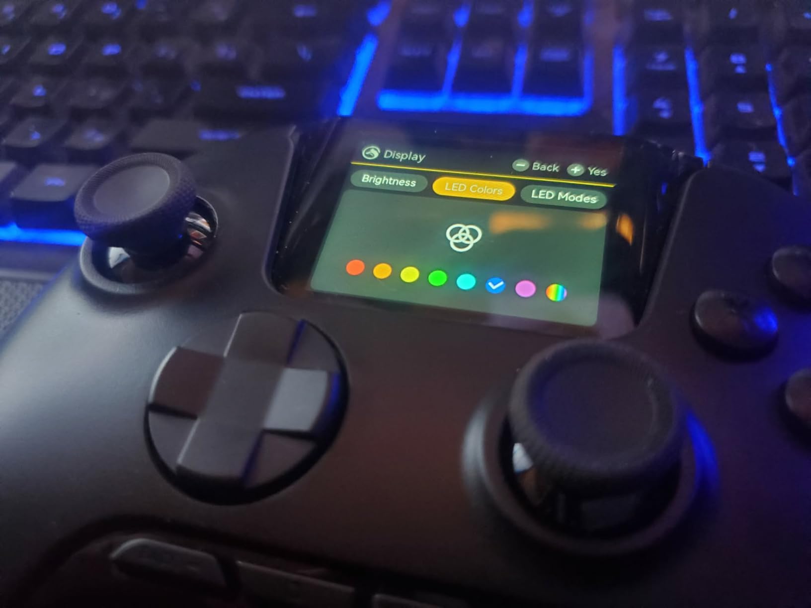 ManbaOne Interactive Screen Wireless Gaming Controller for PC/Switch/Switch 2/iOS/Android,Hall Effect Stick & Trigger,RGB Lighting,Remappable Buttons,1800mAh with Charging Dock (White) customer photo 2
