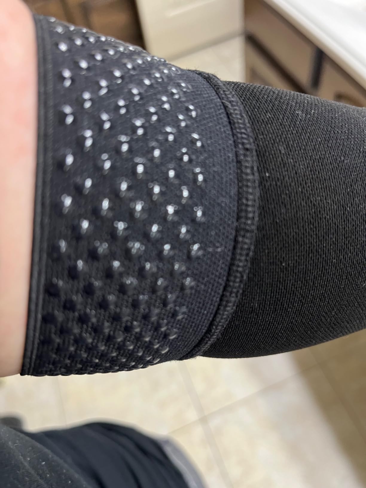 Hiball Lymphedema Medical Compression Arm Sleeve with Gauntlet, 20-30 mmHg Graduated Compression Full Arm Support for Women Men, Long Pressure Arm Hand Brace for Arthritis, Bursitis, Edema, Nerve Pain customer photo 2