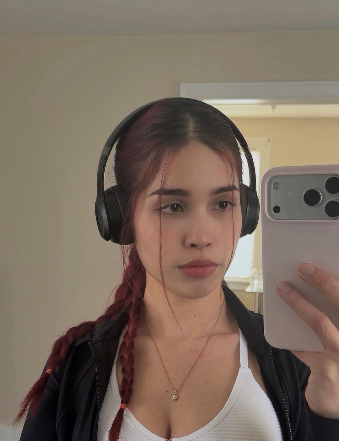 Beats Solo 4 - Wireless On-Ear Bluetooth Headphones customer photo 1