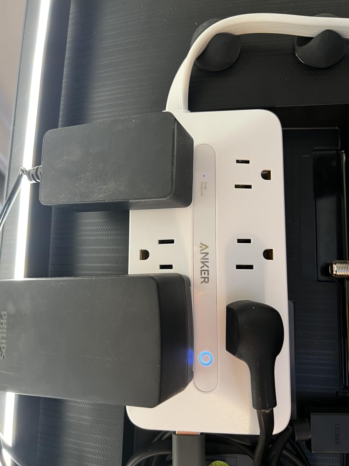 Anker Power Strip with 900J Surge Protector, Flat Plug Extension Cord with Multiple Outlets, 8 AC, 2 USB A & 2 USB C Ports for 35W Max, 5ft Outlet Extender, Dorm Room Essentials, Home Office customer photo 1