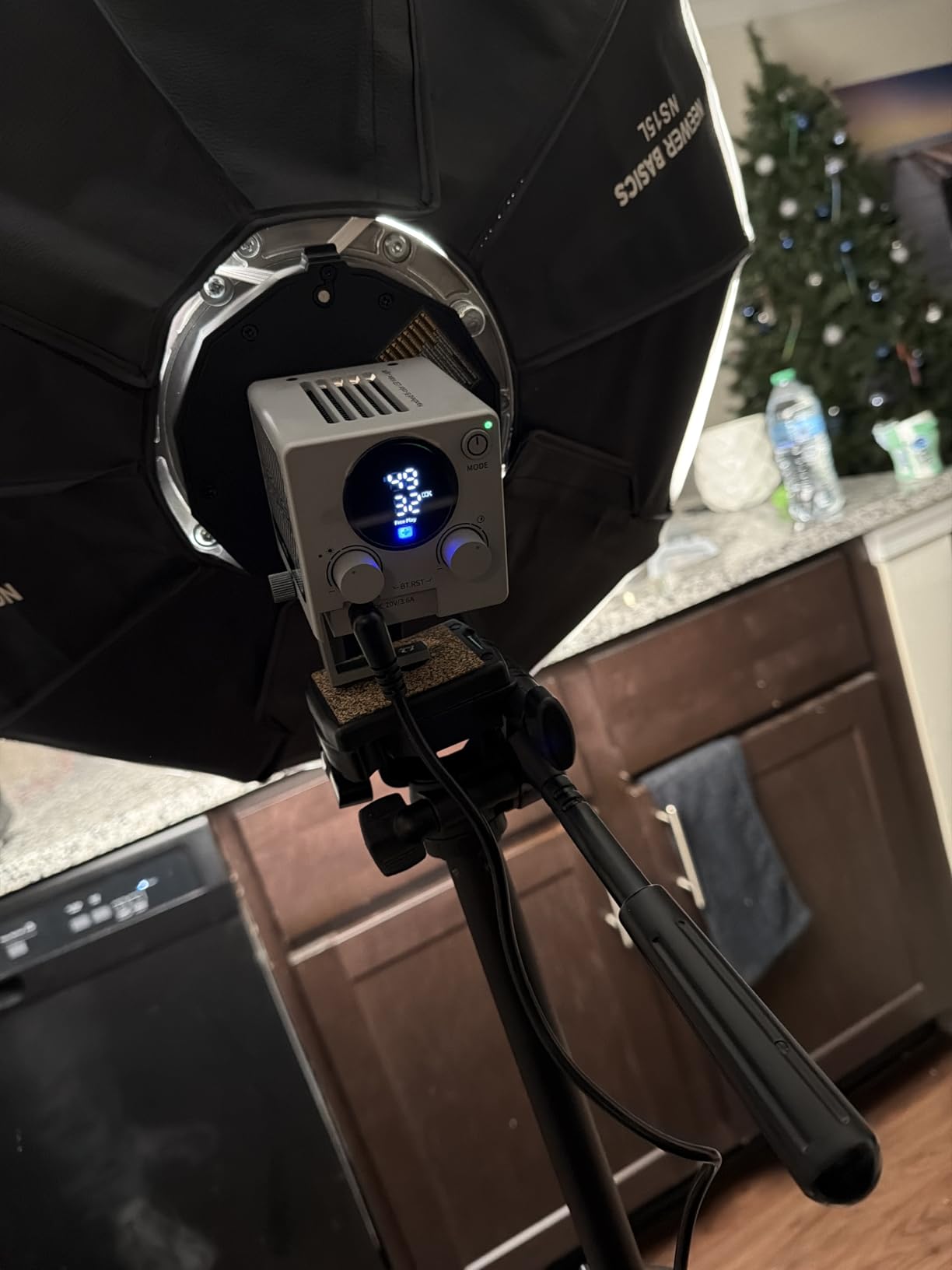 NEEWER HS60B Mini Video Light with App Control, 60W Handheld Portable Bi Color COB LED Continuous Output Lighting with 35000lux/1m 2700-6500K 0-100% PWM Dimming CRI/TLCI 97+ 12 Scenes USB Type C customer photo 1