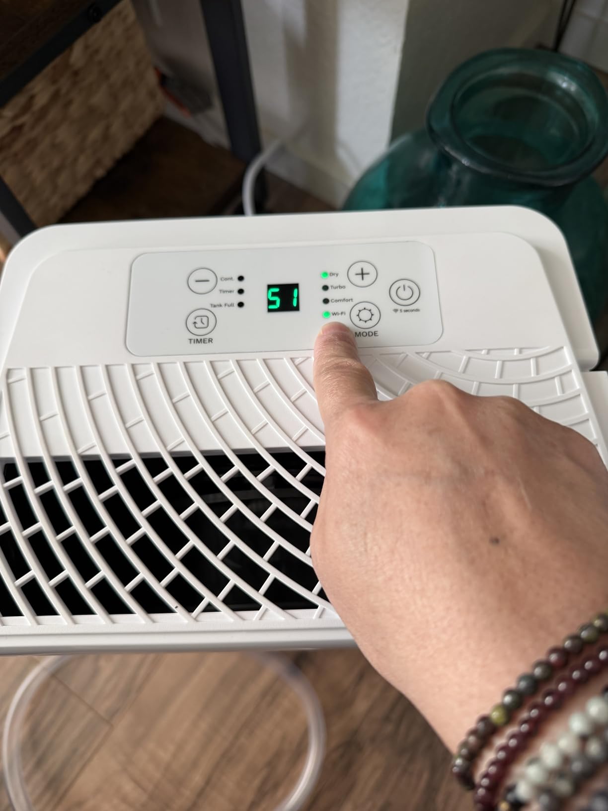hOmeLabs Dehumidifier 7,000 Sq Ft Wi-Fi (50 Pint MAX 120 Pint at 95°F, 90% RH) for Home, Office, Basements with Powerful Moisture Removal, Humidity Control, Auto Shut-off, Quiet Operation customer photo 2