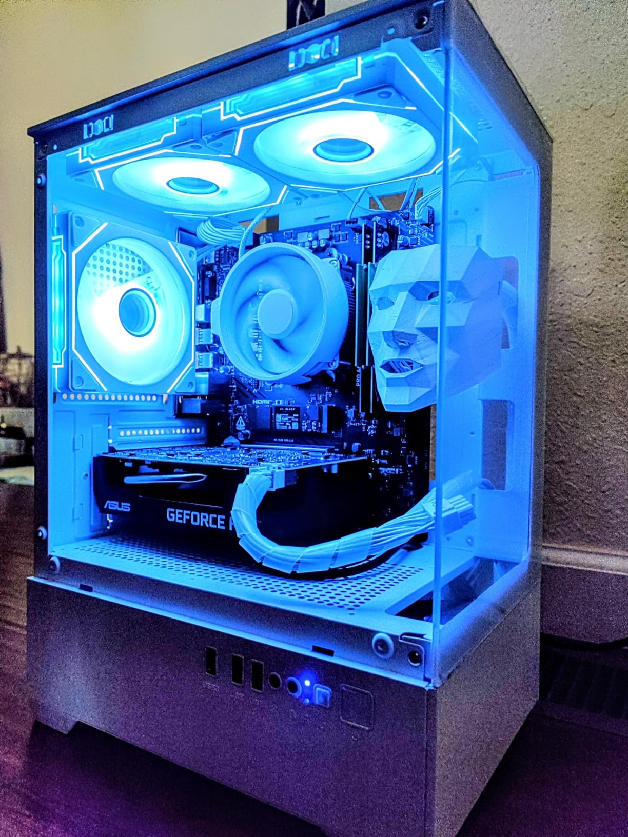Apevia ATX-PR600W-WH Prestige 600W 80+ Gold Certified, RoHS Compliance, Active PFC ATX Gaming Power Supply White customer photo 1