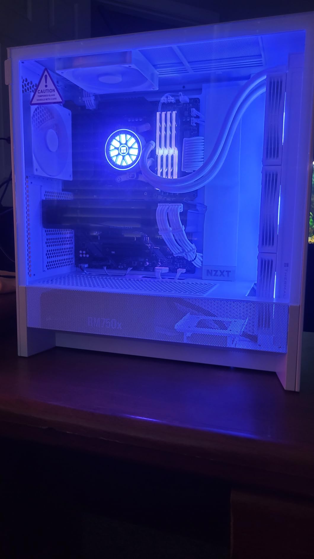 NZXT H5 Flow 2024 - Compact ATX Mid-Tower PC Gaming Case - High Airflow - 2 x 120mm Fans Included - 360mm Front & 240mm Top Radiator Support - Cable Management System - Tempered Glass - White customer photo 1