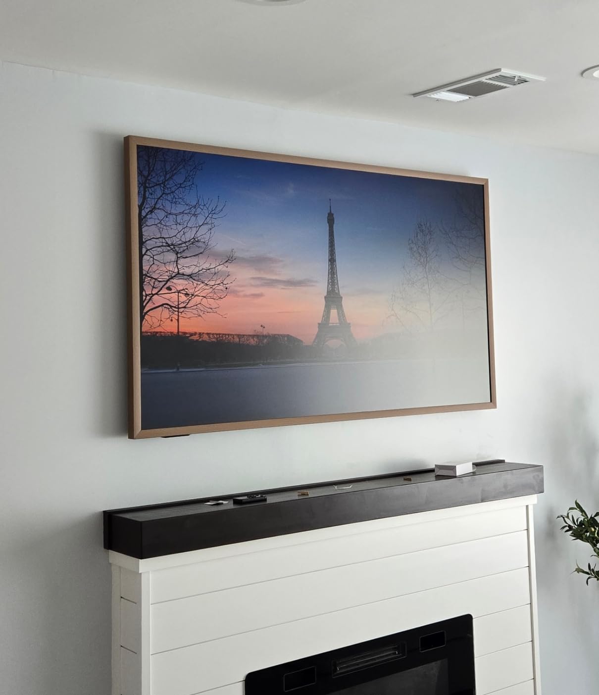 Hisense 55-Inch Class QLED 4K S7N CanvasTV Series Dolby Vision HDR Google Smart TV (55S7N) - 144Hz, Art Mode, Anti-Glare Panel, Hi-Matte Display, Frame & UltraSlim Wall Mount Included customer photo 2