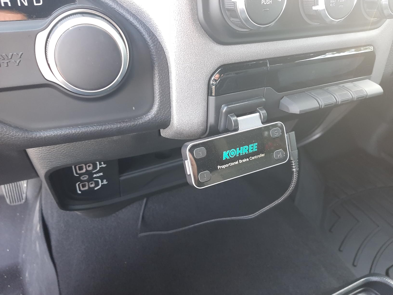Kohree Upgraded Trailer Brake Controller Kit, Split Design, LCD Screen, Smart Chip, Proportional Braking, Electric Brake Controller for Trailers with 1-4 Axles customer photo 1