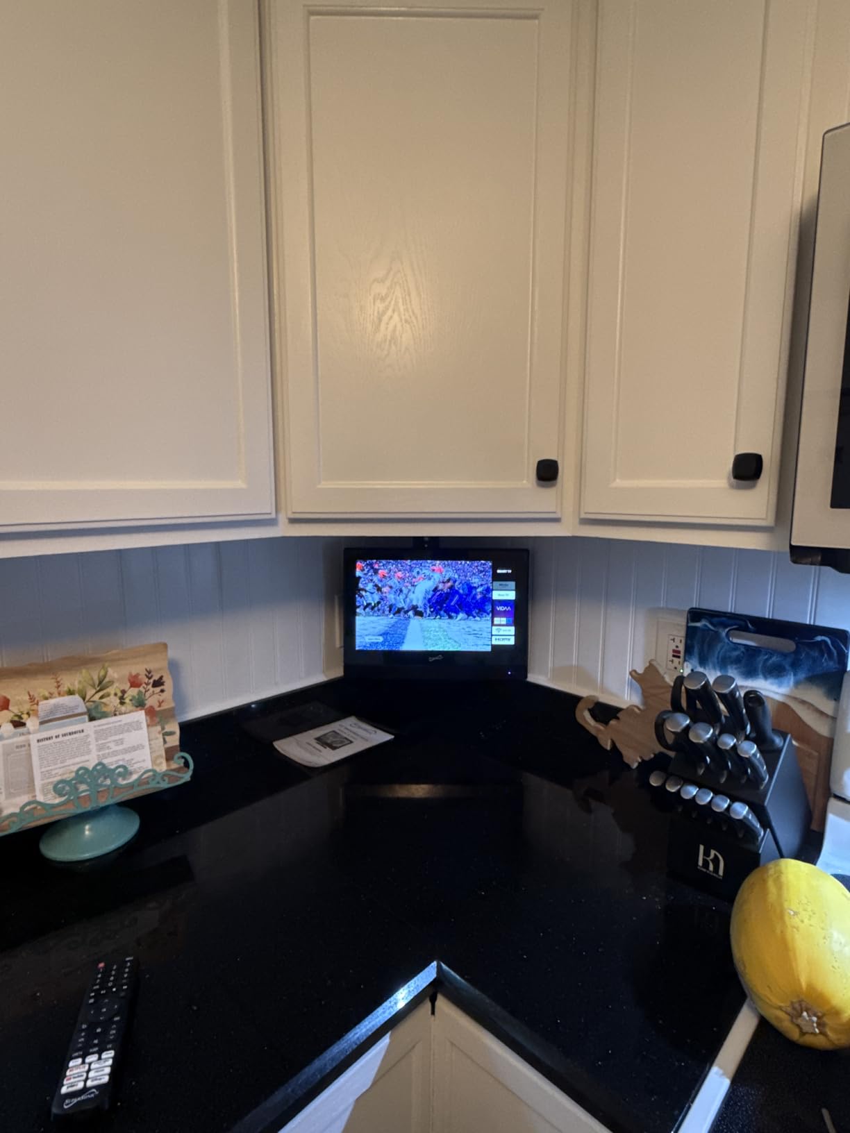 Supersonic SC-1520VTV 15.6 inch Smart AC/DC LED TV, Powered by VIDAA, 1080p, WiFi, Built-in Speakers, USB, 3X HDMI ARC, For Kitchen, RV, Boat, Truck customer photo 1