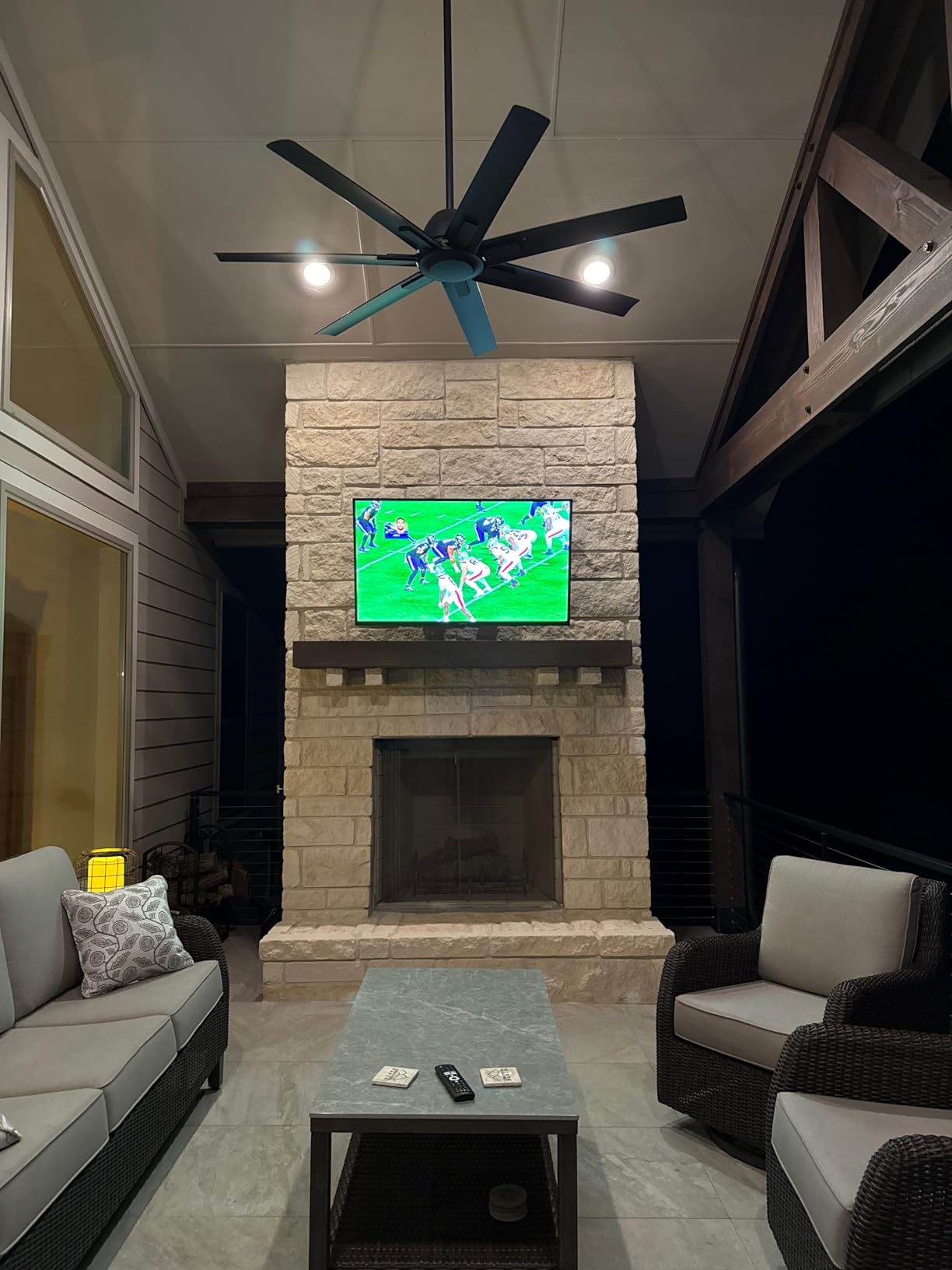 SYLVOX Outdoor TV, 43 inch Smart QLED TV, Full Sun 2000 Nit Sunlight Readable Display, Weatherproof, 4K UHD, IP55 Waterproof, Built-in Speakers, Commercial Grade Smart TVs (2024 Model) customer photo 1
