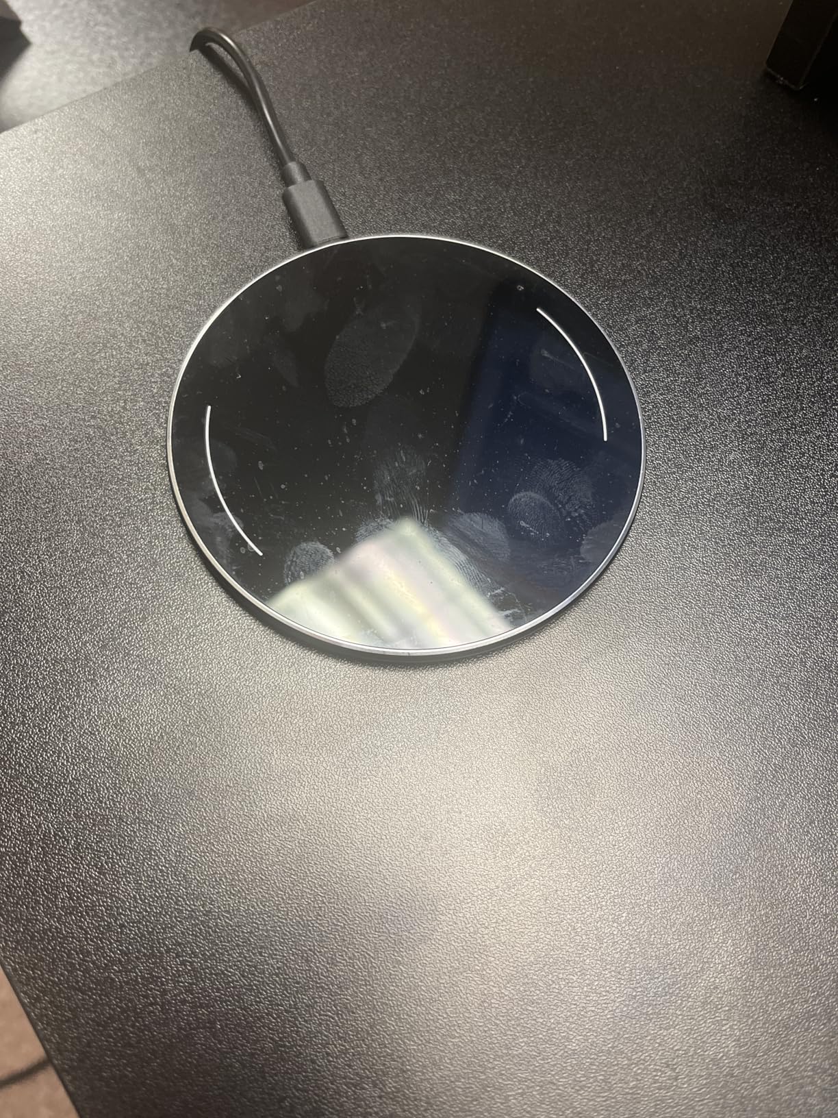 TOZO 2025 W1 New Anti-Slip Wireless Charger 15W Max Fast Wireless Charging Pad Compatible with iPhone 17/16/16 Plus/16 Pro Max /15/14/13/SE Series, Samsung Galaxy S25/S24/S23 Series customer photo 1