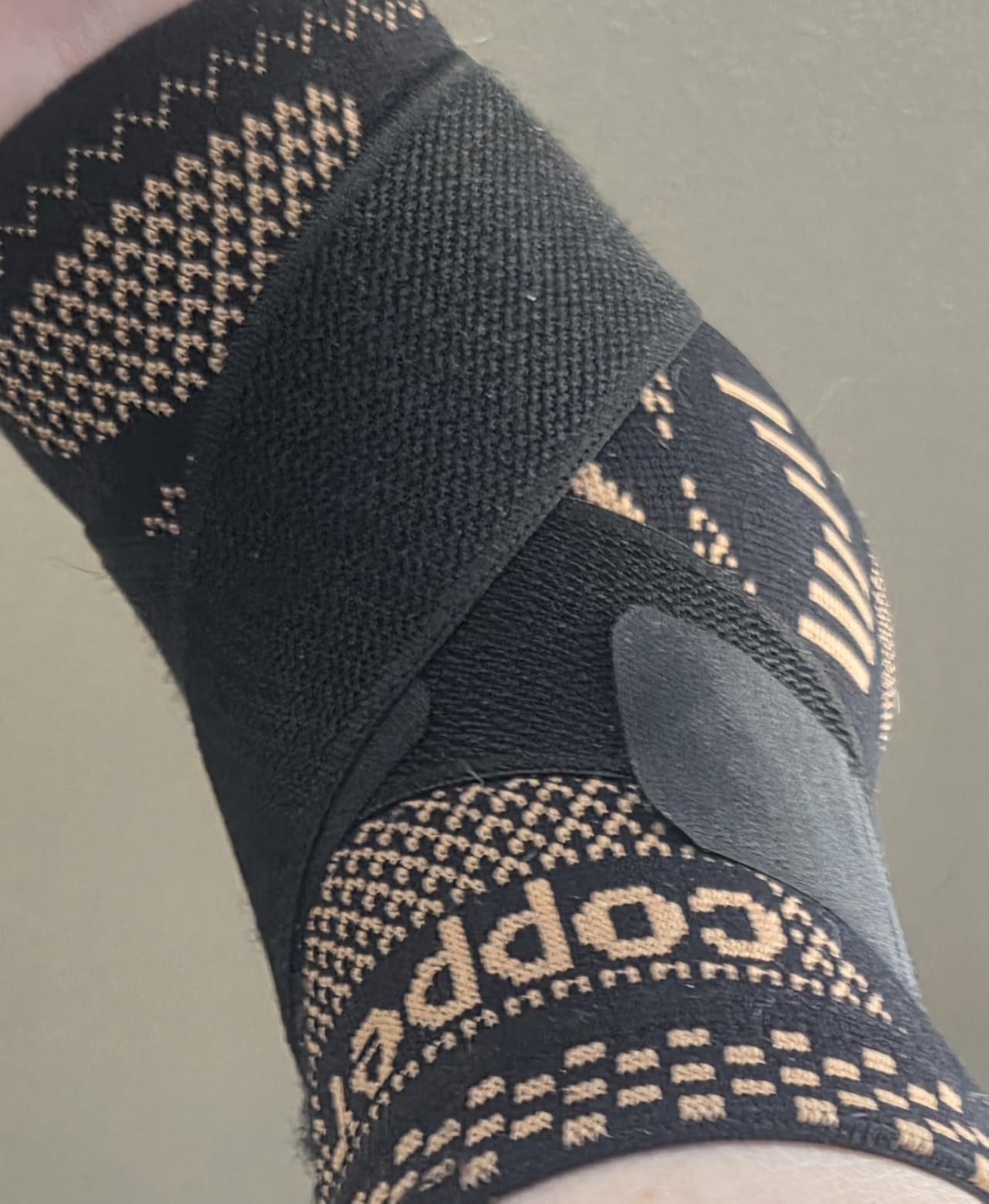 INDEEMAX Ankle Brace for Women & Men, Ankle Compression Sleeve Support Copper Infused Ankle Brace for Sprained Ankle, Plantar Fasciitis Sports, Achilles Tendonitis Pain Relief, Copper Black, M customer photo 1