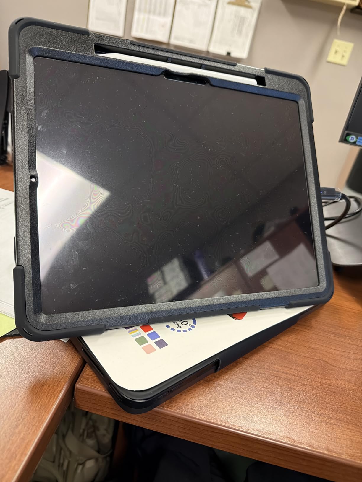 Apple iPad Pro 2024 (13-inch, Wi-Fi + Cellular, 256GB) - Space Black (Renewed) customer photo 2
