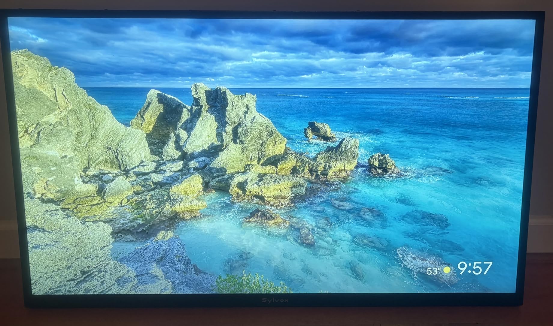 SYLVOX New 43 Outdoor Smart TV, Superior Waterproof Performance, Upgraded Matte Finish for Enhanced Anti-Glare Effect, Full Metal, with Dolby Atmos, 2000nits, Full Sun Pool Pro 2.0+ Series customer photo 1