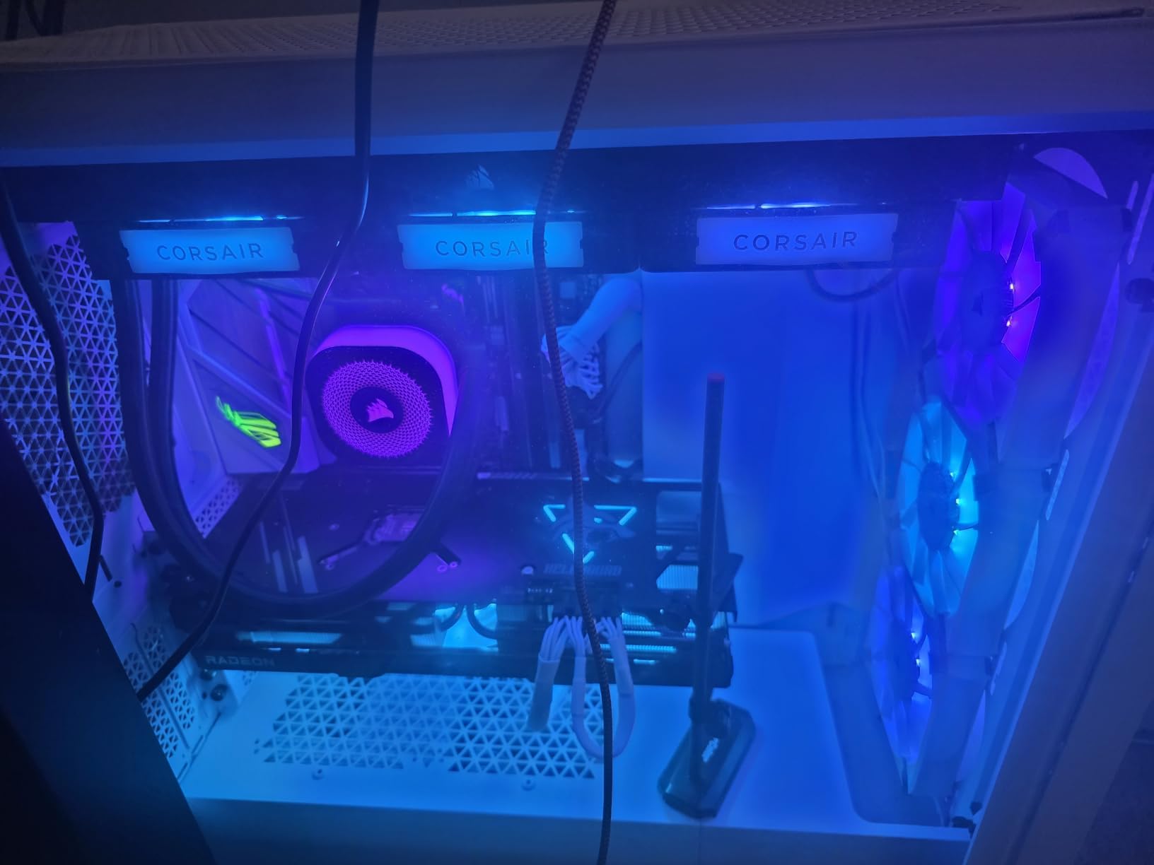 CORSAIR iCUE Link Titan 360 RX RGB Liquid CPU Cooler - 360mm AIO - Low-Noise - FlowDrive Cooling Engine - Intel LGA 1851/1700, AMD AM5/AM4 - 3X RX120 RGB Fans - iCUE Link System Hub Included - White customer photo 1