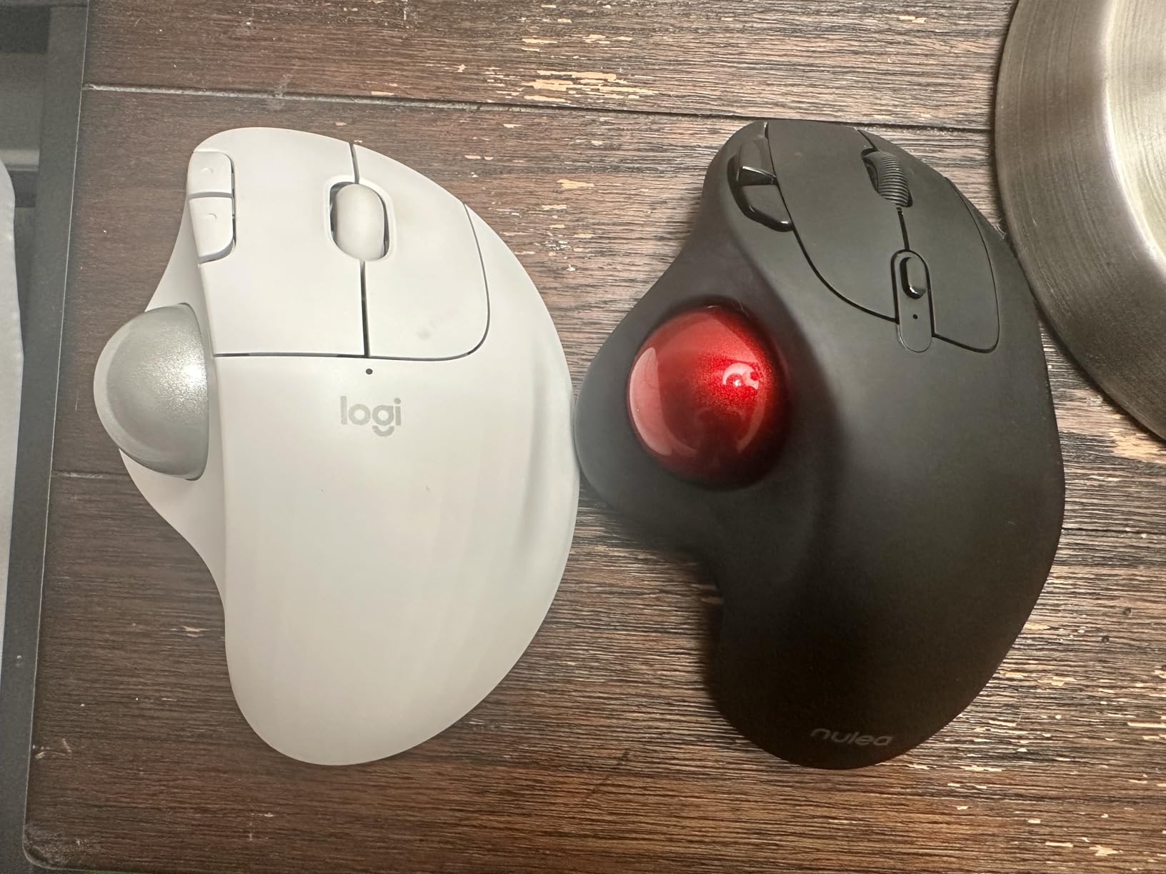 Logitech Ergo M575S Wireless Trackball Mouse, Wireless Ergonomic Mouse with Bluetooth and Encrypted Dongle, Comfortable Thumb Control, Precise and Smooth Tracking, for PC/Mac - Off-White Silver Ball customer photo 1
