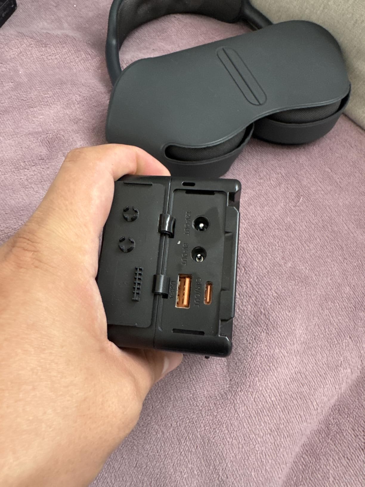 SMALLRIG V Mount Battery, 99Wh / 6800mAh V Mount Battery with 65W Output, 2.5H Full Charge, PD 3.0 USB-C Fast Charging, for Filmmakers, Cameras, Camcorders, Phones, Monitors, Video Lights customer photo 2