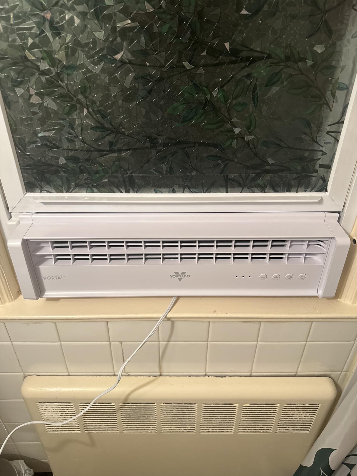 Vornado PORTAL Window Fan with 3 Speeds, Reversible Exhaust Mode, Weather Resistant, Window Fan For Kitchen, Bedroom, Home, Low Profile, White customer photo 2