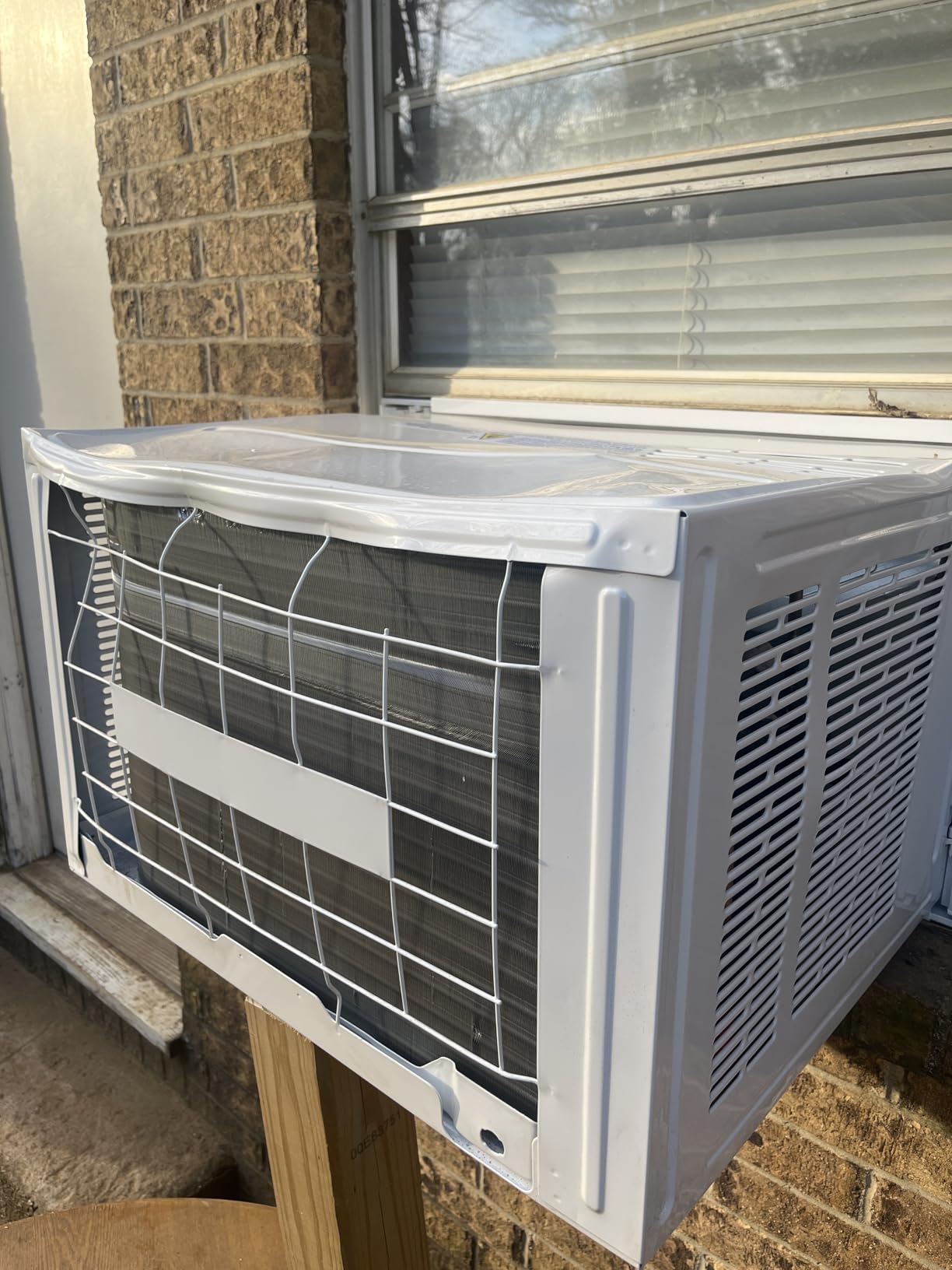 Whirlpool 15,000 BTU Window Mounted Inverter Air Conditioner with Quiet, High Efficiency Operation and Remote, Window AC Unit for Apartment, Living Room, Bedroom, Large Rooms up to 700 Square Feet customer photo 2