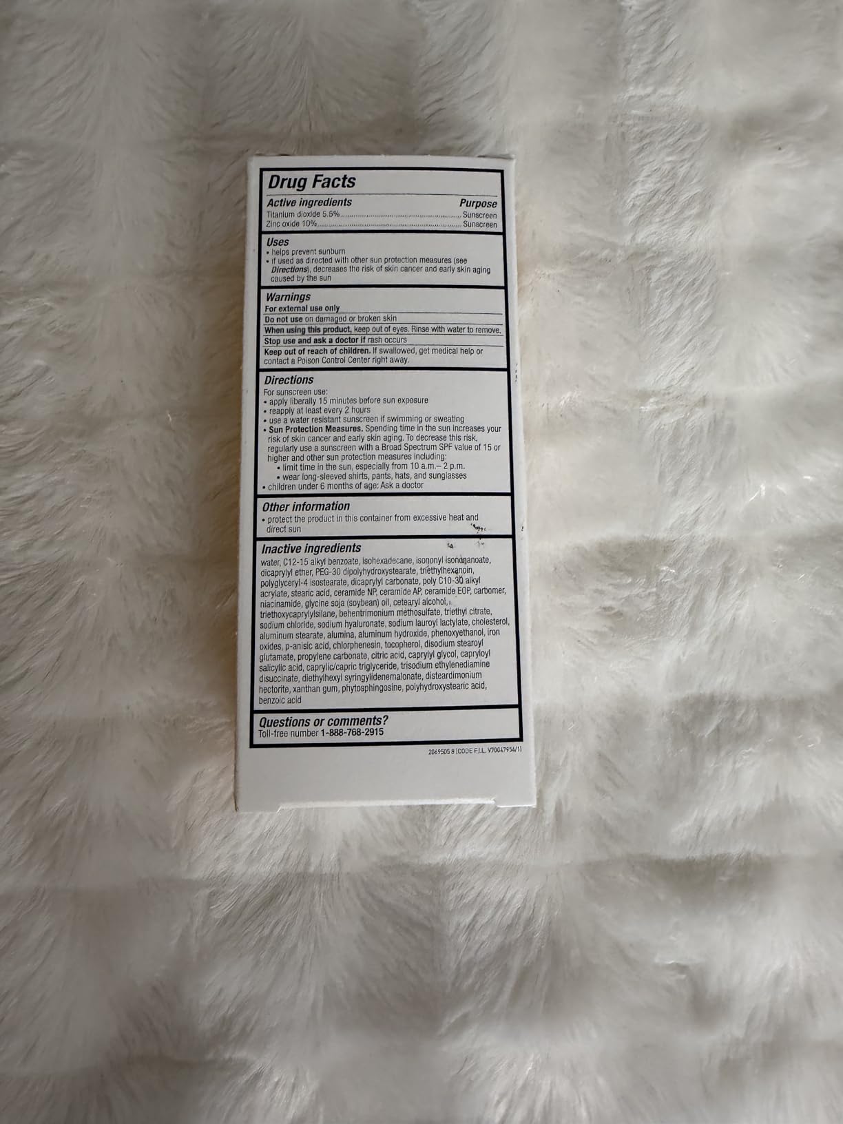 CeraVe Hydrating Mineral Sunscreen SPF 30 with Sheer Tint, Tinted Mineral Sunscreen with Zinc Oxide & Titanium Dioxide, Blends Seamlessly For Healthy Glow, Light, 1.7 Oz customer photo 2