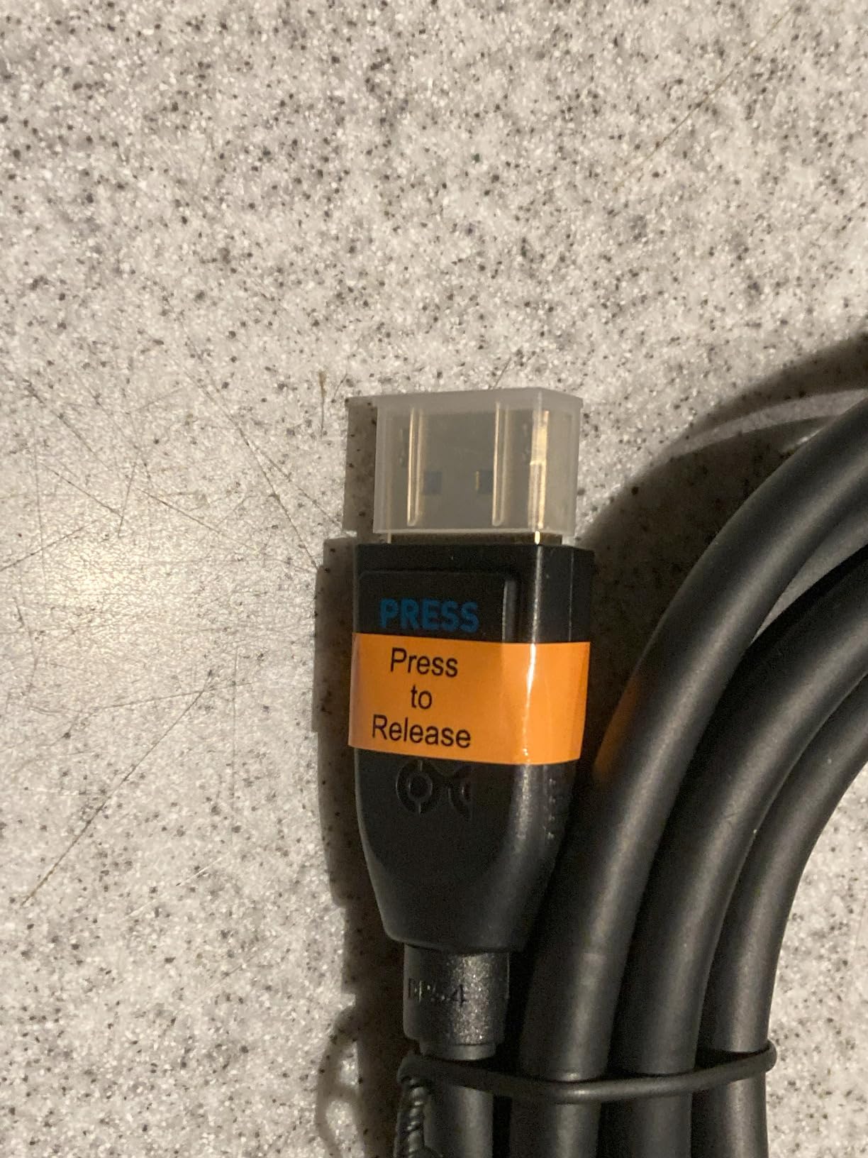 Cable Matters [VESA Certified] 54Gbps DisplayPort 2.1 Cable 3m/9.8ft, DP54 Cable with, 8K 165Hz, 4K 500Hz/480Hz in Black with FreeSync, G-SYNC and HDR for Gaming Monitor, PC, RTX 4080/4090, RX 7900 customer photo 1
