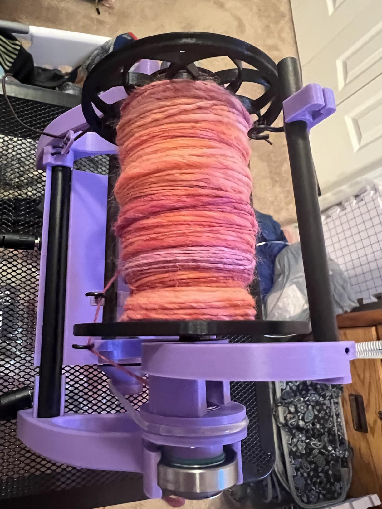 Adjustable Speed Wool Yarn Winding Machine, 12v Yarn Spinning Wheel, 800rpm Maximum Speed, Modular Design, Easy to Disassemble, 4 Ounce Capacity, for Yarn Weaving, Pink customer photo 1