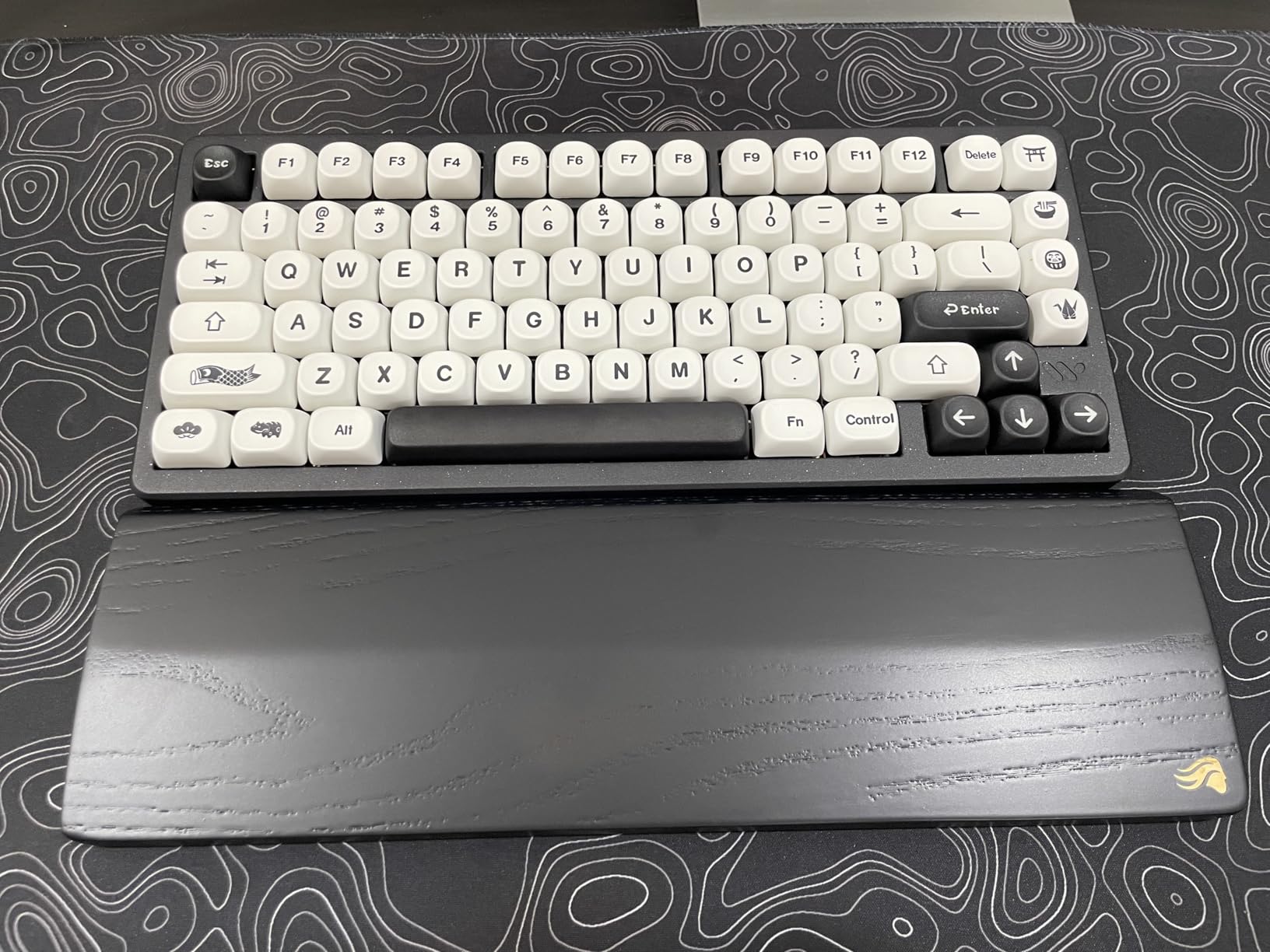 GLORIOUS Gaming Wooden Keyboard Wrist Rest (Compact) - White Ash Wood, Medium-Coarse Grain, Smooth Surface, Sweat & Oil Resistant, Easy Clean, Anti-Slip Rubber Base, 300 x 100 x 19mm - Onyx customer photo 1