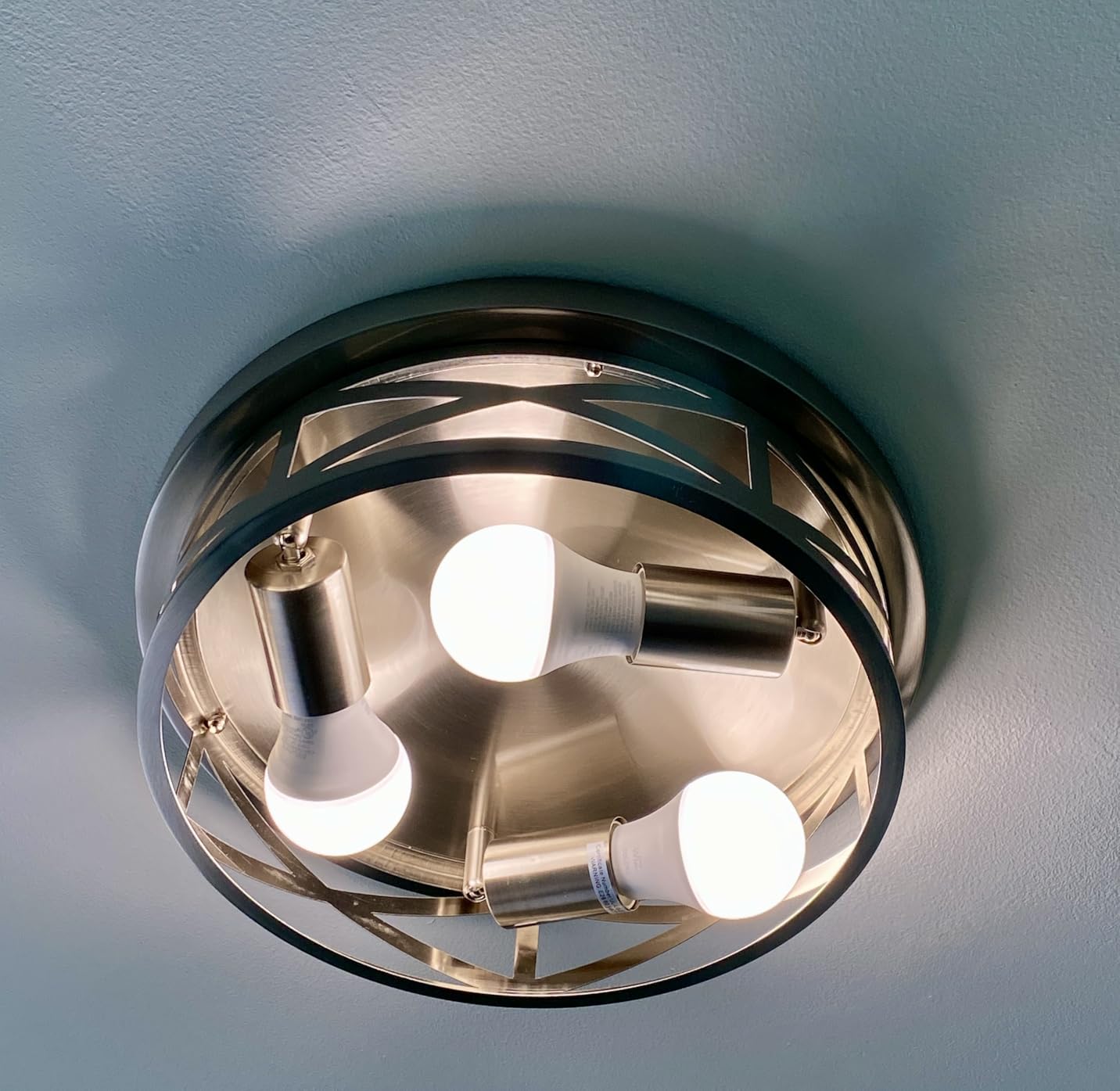 WiZ Connected LED Smart Light Bulbs, Sunset to Sunrise Automation plus Motion Detection plus Control with Voice or App, Full Color A19 60W 800LM E26 Indoor, Matter Compatible - 1 Pack customer photo 2