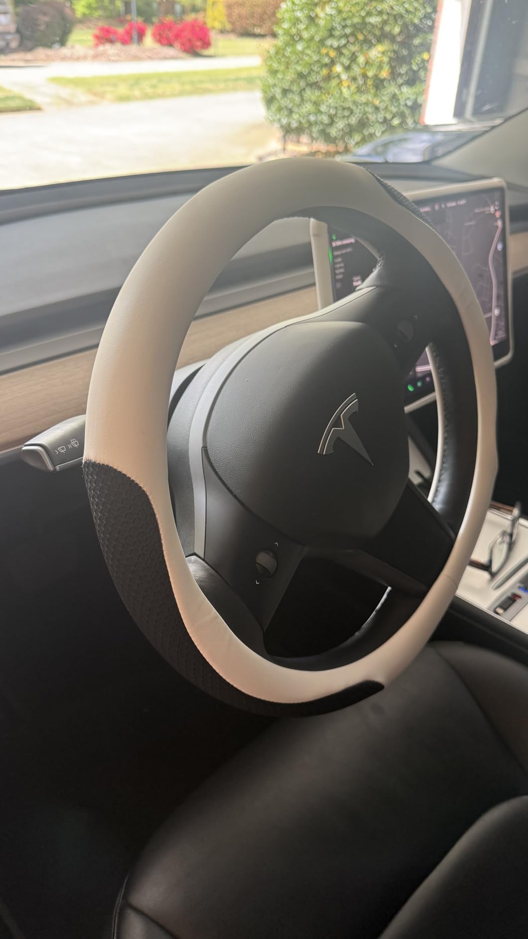 Uxcer Premium Leather Steering Wheel Cover for Tesla Model 3/Y 2016-2025 2026 Juniper/Highland, Non-Slip Breathable Tesla Model 3/Y Steering Wheel Protector, White customer photo 2