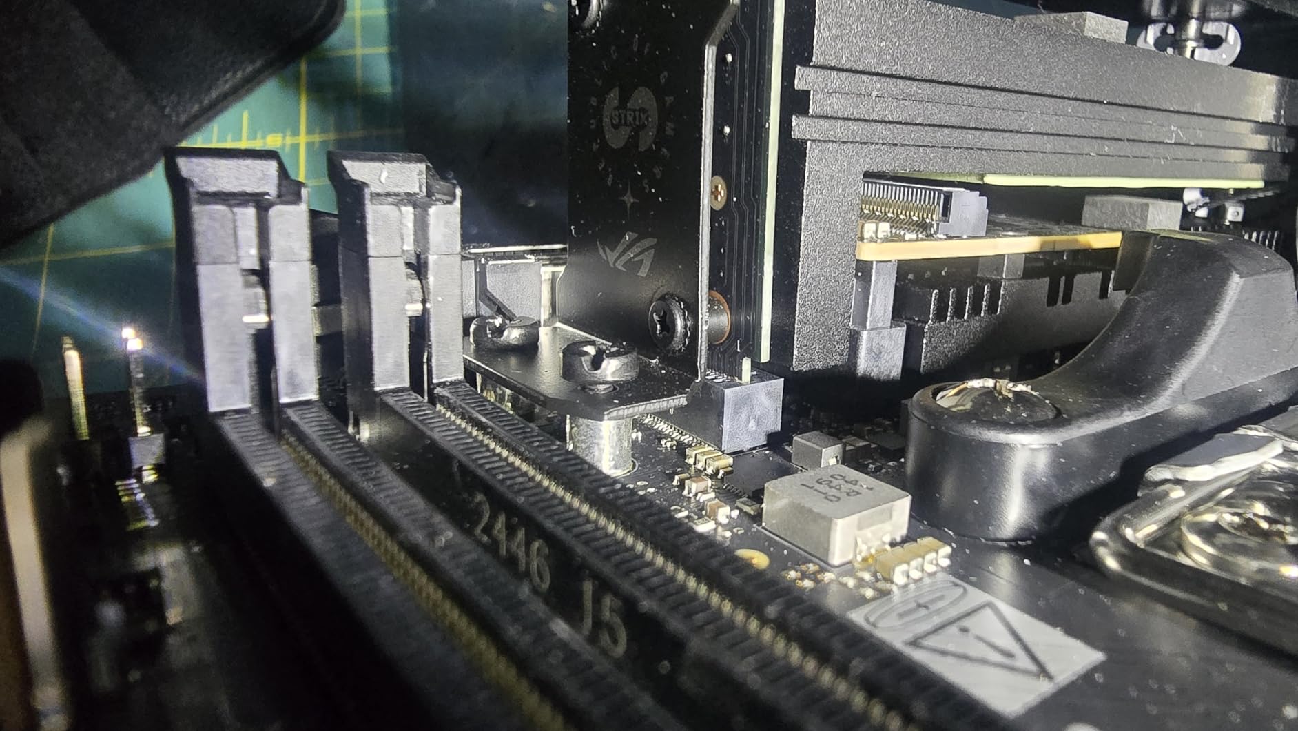 ASUS ROG STRIX X870-I GAMING WIFI AMD AM5 X870 Mini ITX motherboard 10+2+1 power stages, Dynamic OC Switcher, Core Flex, DDR5 AEMP, WiFi7, 2x M.2, PCIe 5.0, Q-Release Slim, USB4, AI OCing & Networking customer photo 2