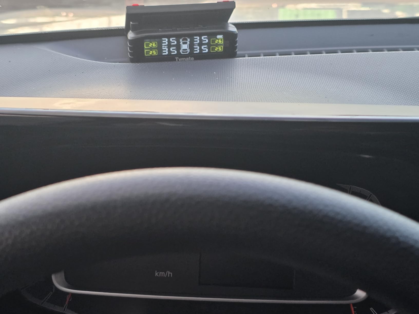 Tymate TM8 Tire Pressure Monitoring System, Wireless Solar TPMS with 4 External Sensors & 6 Alarm Modes, Colorful Display, Easy to Intall on Windshield, Ideal for RV Sedan SUV MPV Truck (0-87 PSI) customer photo 2