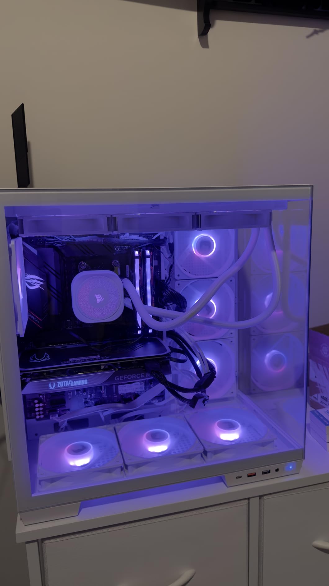 CORSAIR Nautilus 360 RS ARGB Liquid CPU Cooler - 360mm AIO - Low-Noise - Direct Motherboard Connection - Daisy-Chain - Intel LGA 1851/1700, AMD AM5/AM4 - 3X RS120 ARGB Fans Included - White customer photo 1