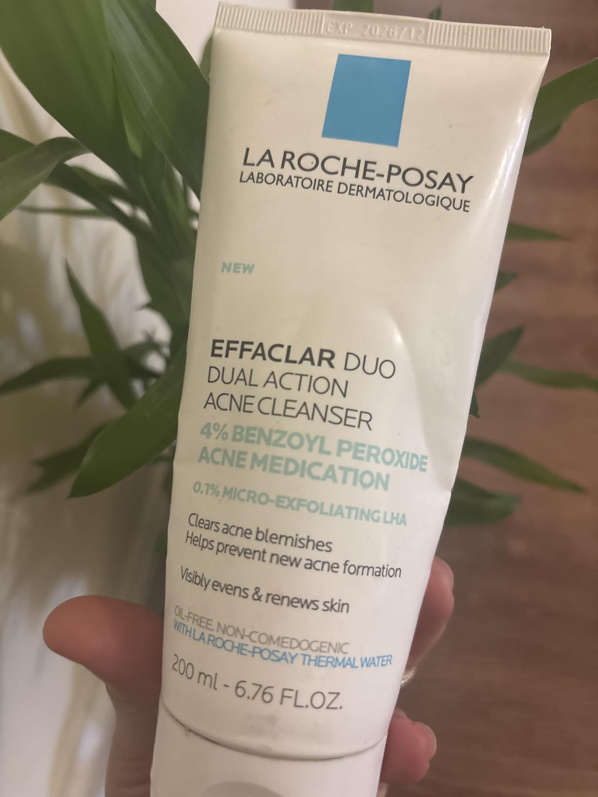 La Roche-Posay Effaclar Dual Acne Face Wash With 4% Benzoyl Peroxide & LHA Exfoliant, Acne Treatment Help Clear & Prevent Blemishes, Paraben Free & Oil Free Wash, 6.76 Fl Oz customer photo 1