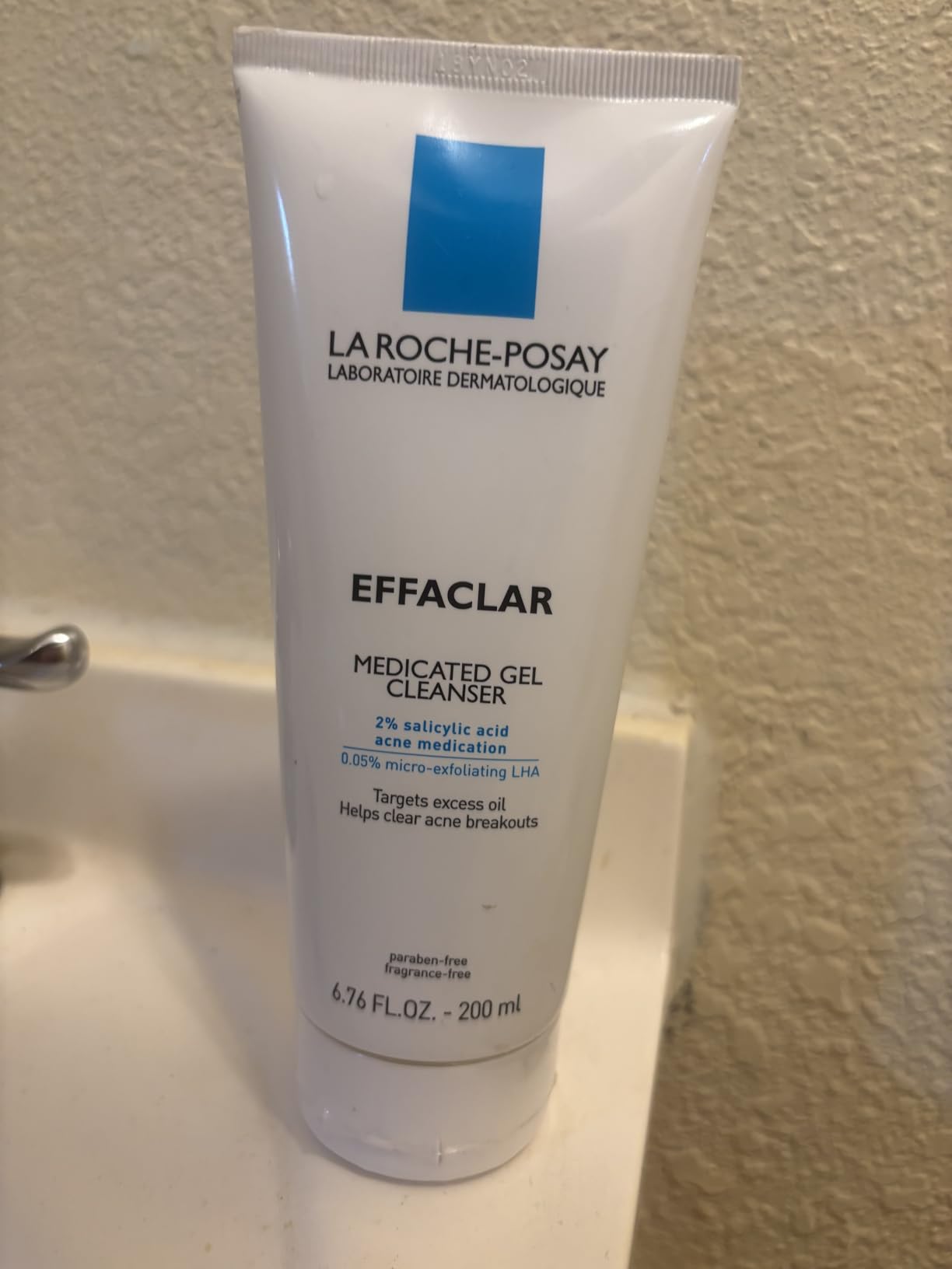 La Roche-Posay Effaclar Dual Acne Face Wash With 4% Benzoyl Peroxide & LHA Exfoliant, Acne Treatment Help Clear & Prevent Blemishes, Paraben Free & Oil Free Wash, 6.76 Fl Oz customer photo 2