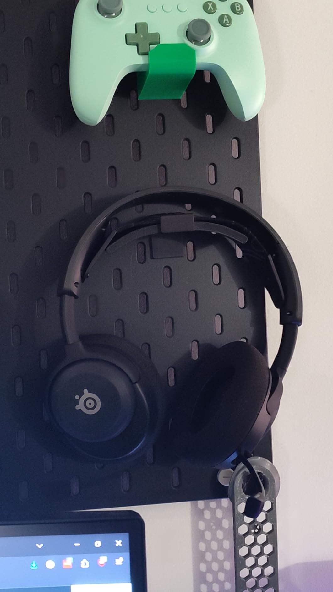 SteelSeries Arctis Nova 5 Wireless Multi-System Gaming Headset - White - Neodymium Magnetic Drivers - 100+ Audio Presets - 60 HR Battery - 2.4GHz or BT - Gen2.X Mic - PC, PS5, PS4, Switch, Mobile customer photo 1