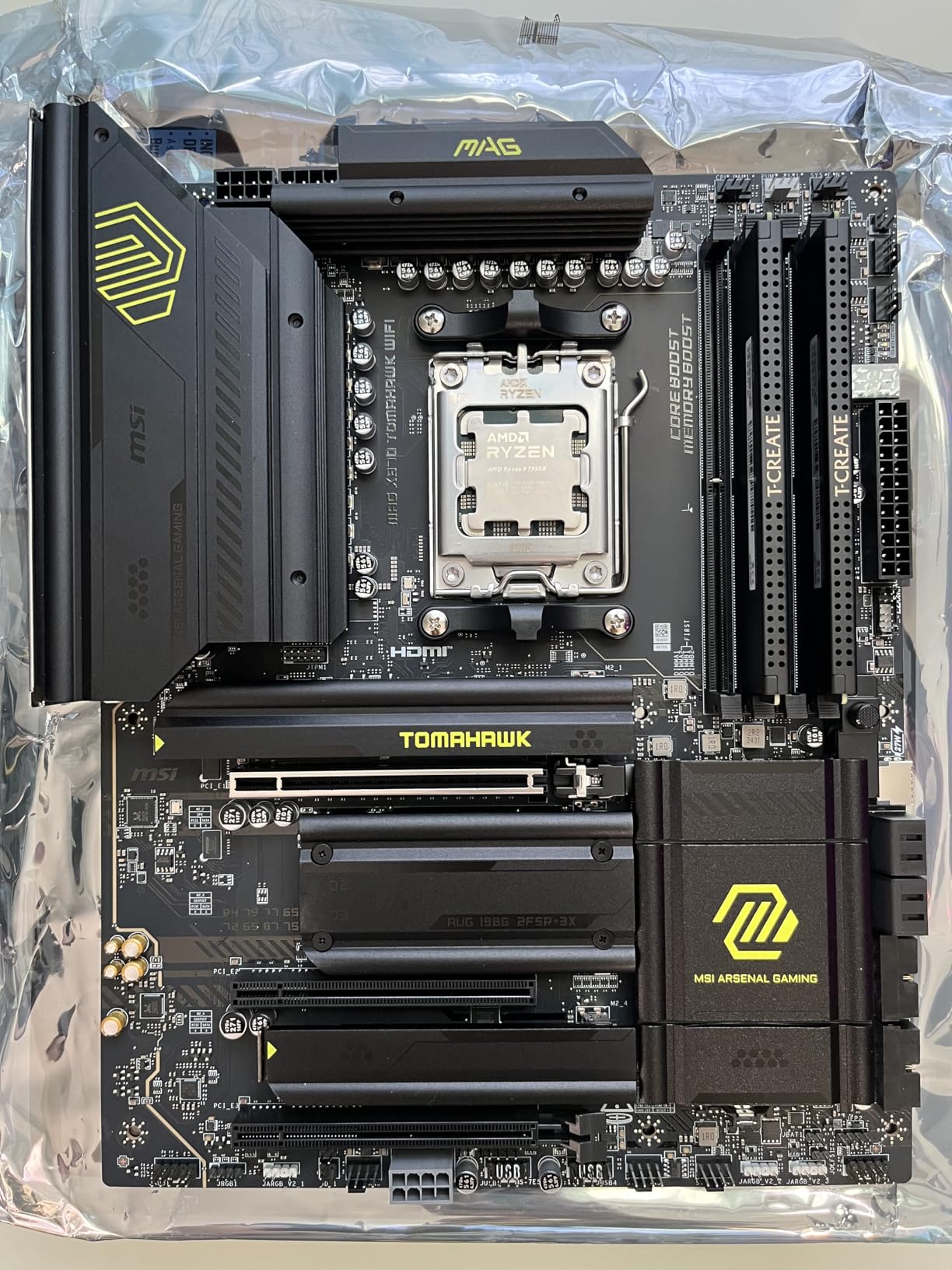 MPG X870E Carbon WiFi Gaming Motherboard (AMD Ryzen 9000/8000/7000 Series Processors, AM5, DDR5, PCIe 5.0, M.2 Gen5, SATA 6Gb/s, USB 40Gbps, HDMI, Wi-Fi 7, Bluetooth 5.4, 5Gbps LAN, ATX) customer photo 1