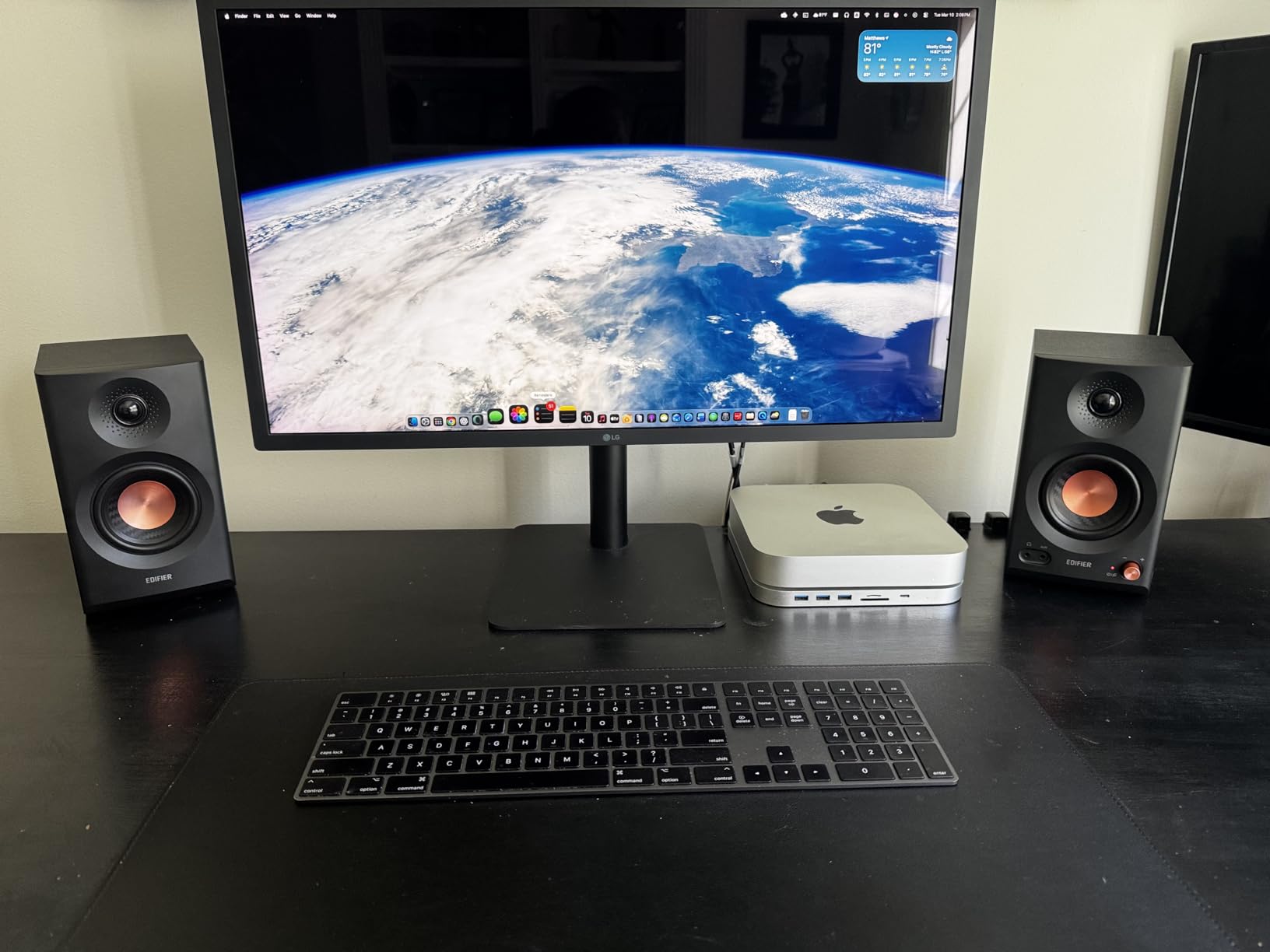 Edifier MR3 Powered Studio Monitor Speakers, Hi-Res Audio Certified Bluetooth V5.4 Active Bookshelf Loudspeakers, 2.0 Computer Speaker with Headphone Output RCA AUX Balanced TRS Input - Black (Pair) customer photo 2