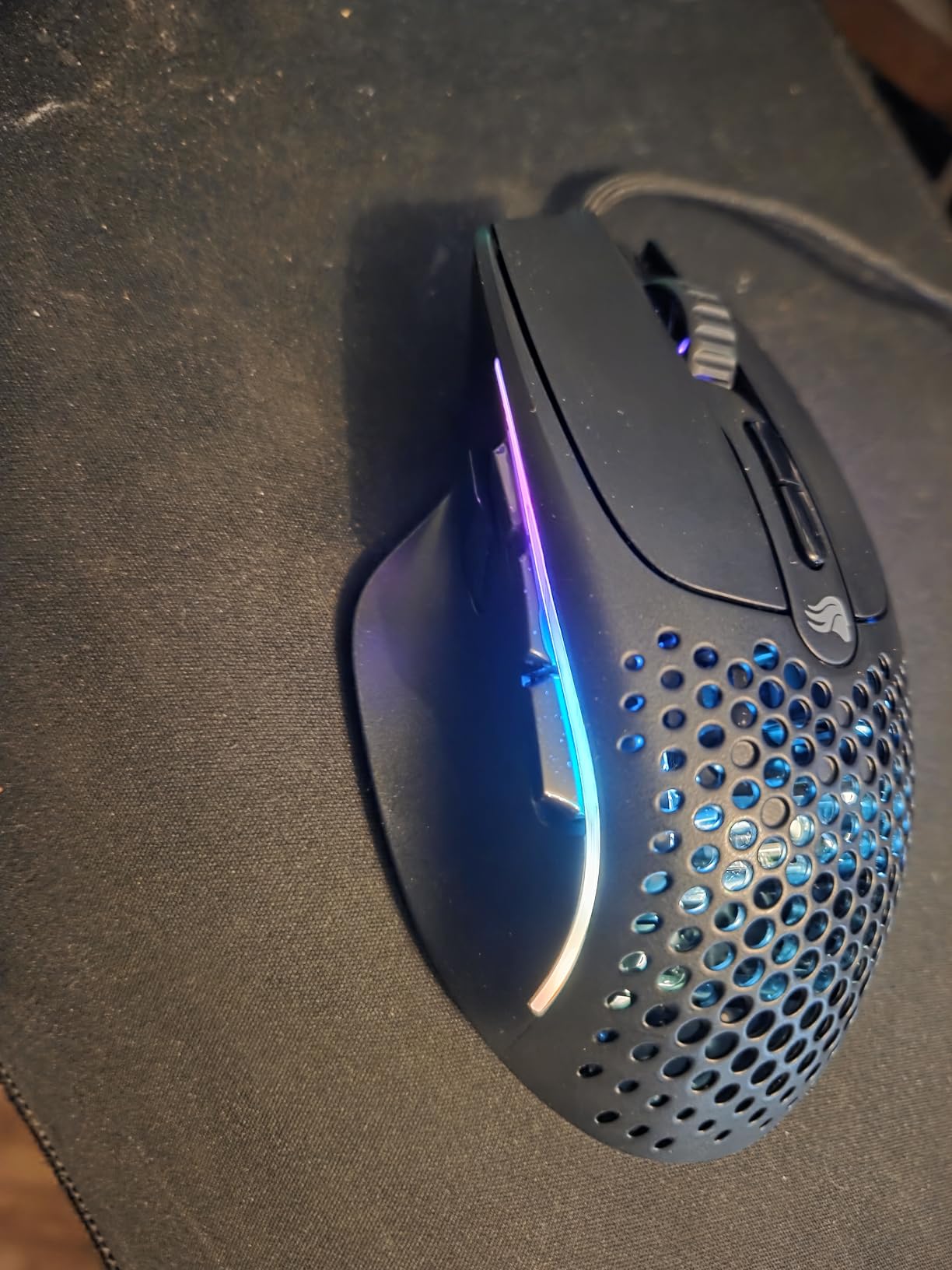 Glorious Gaming Model I 2 Wired Gaming Mouse: 9 Programmable Buttons (2 Swappable), 66g Superlight, 26k Optical Sensor, 80M Click Rated Switches, MMO/MOBA/FPS, Side Thumb Rest (White) customer photo 2