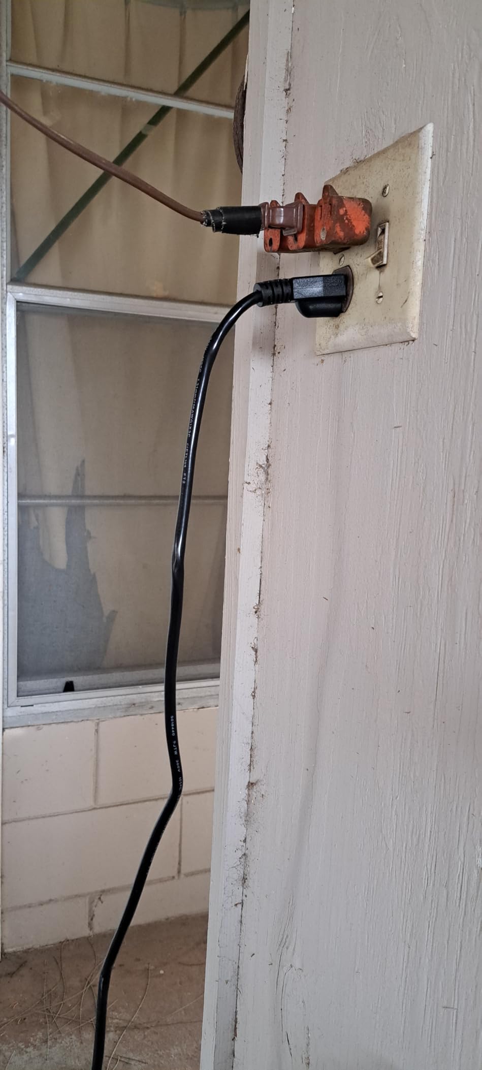 16/3 50 FT Outdoor Extension Cord Waterproof, Weatherproof & Flame Retardant Black 3 Prong Power Cord Outside for Lawn & Garden, 13 Amps 1625 Watts 125 VAC 16AWG SJTW, ETL Listed customer photo 1