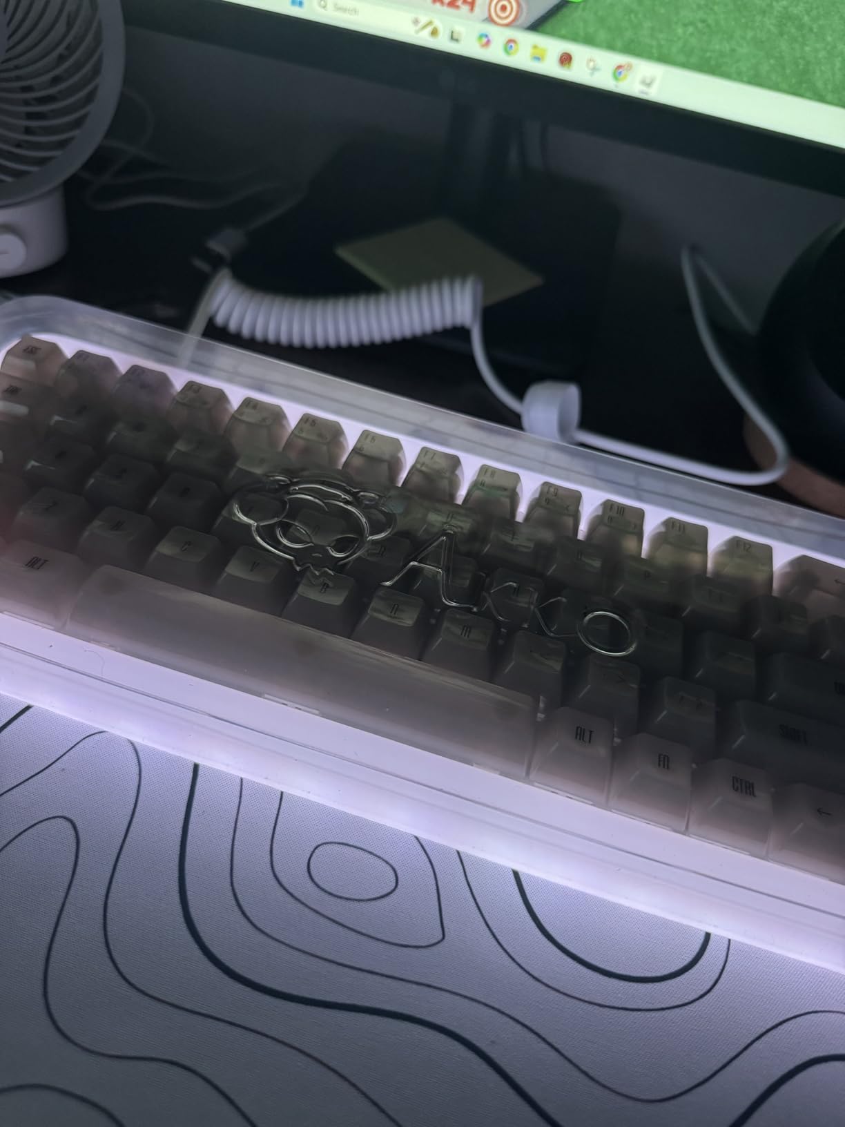 Akko YU01 Mechanical Gaming Keyboard with Transparent Keycaps, RGB Backlit, Hot Swappable, 2.4G Wireless/Bluetooth/Wired, 68-Key, for Mac & Win (Antique Jade, V3 Piano Pro Switch) customer photo 2