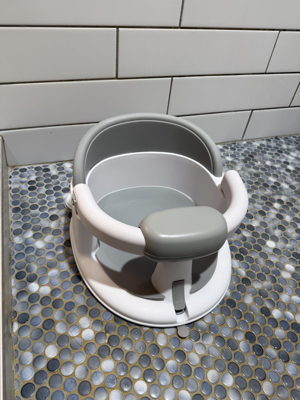 ONTHEWEI Baby Bath Seats for Babies Sitting Up, Non-Slip Baby Bathtub with 3 Suction Cups, Safe & Comfortable Toddler Bath Seat customer photo 1