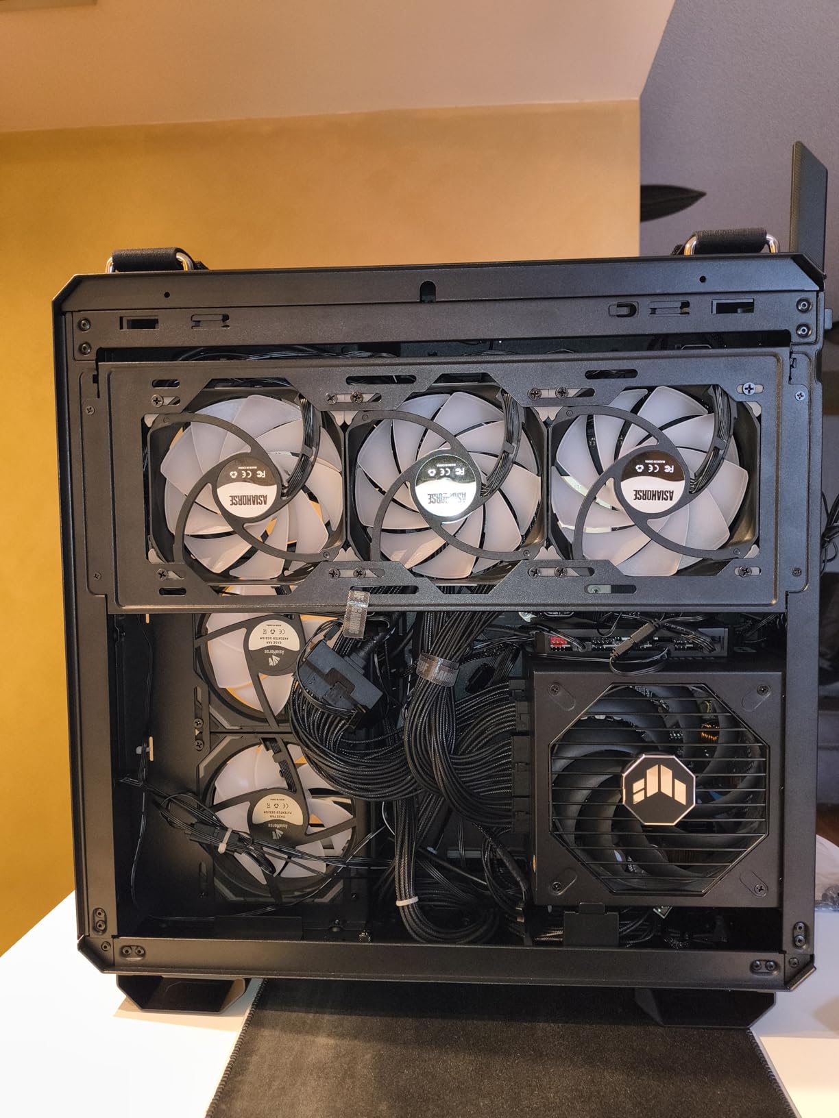 ASUS TUF Gaming GT502 Horizon ATX Mid-Tower PC Case (Boundless Panoramic Design, Dual-Chamber, Independent CPU and GPU Cooling Zones, Tool-Free Side Panels, USB 10 Gbps Type-C Front Panel) customer photo 2