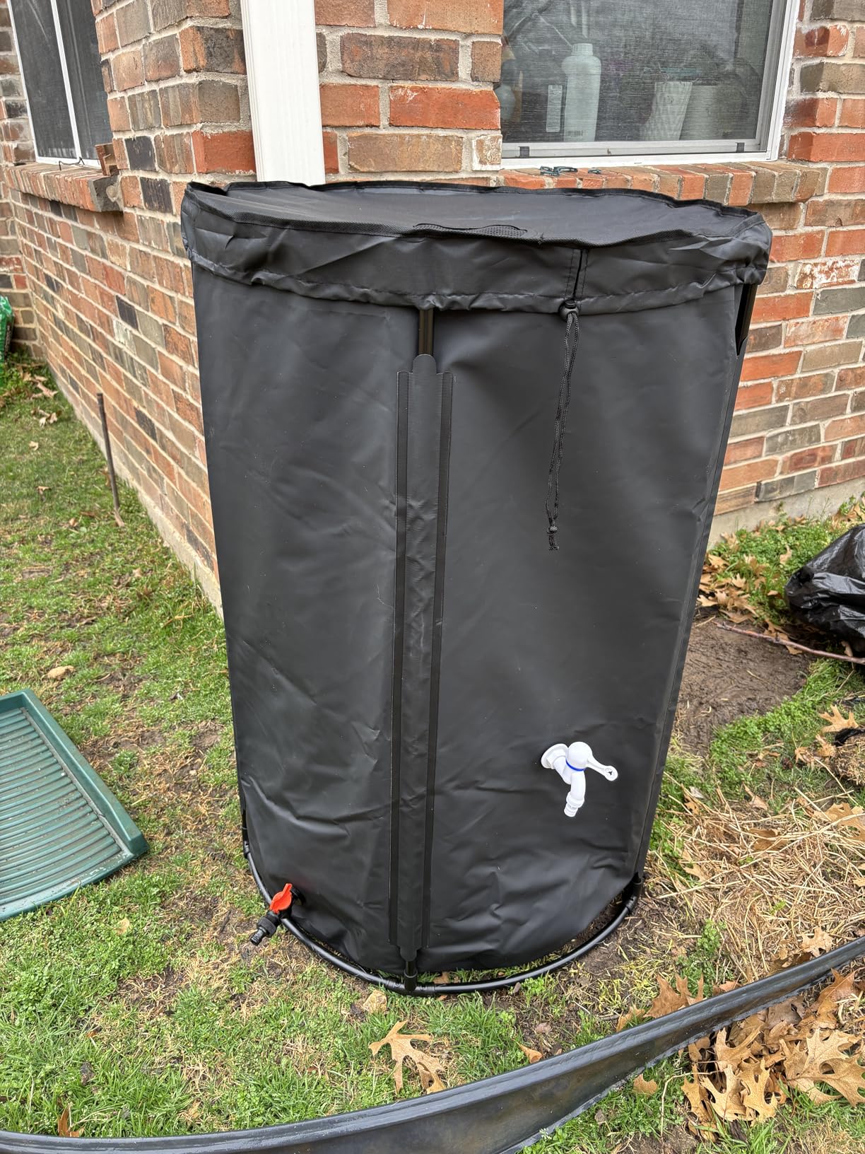 100 Gallon Rain Barrel Water Tank - Portable Collapsible Rain Water Collection Barrel - Large Water Storage Tank - Stable Water Barrels Rain Catcher with Spigot Overflow Kit, Black customer photo 1