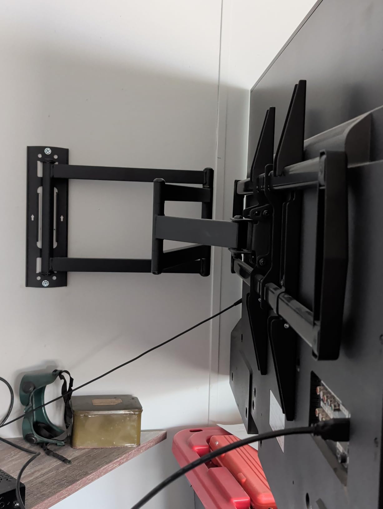 MOUNTUP 37.9 inch Long Arm TV Wall Mount for Most 42-75 Inch TVs, Full Motion Corner Wall Mount TV Bracket with Extension & Tilt & Swivel Articulating Arm, Max VESA 600x400mm and Up to 99 lbs, MU0047-L customer photo 1