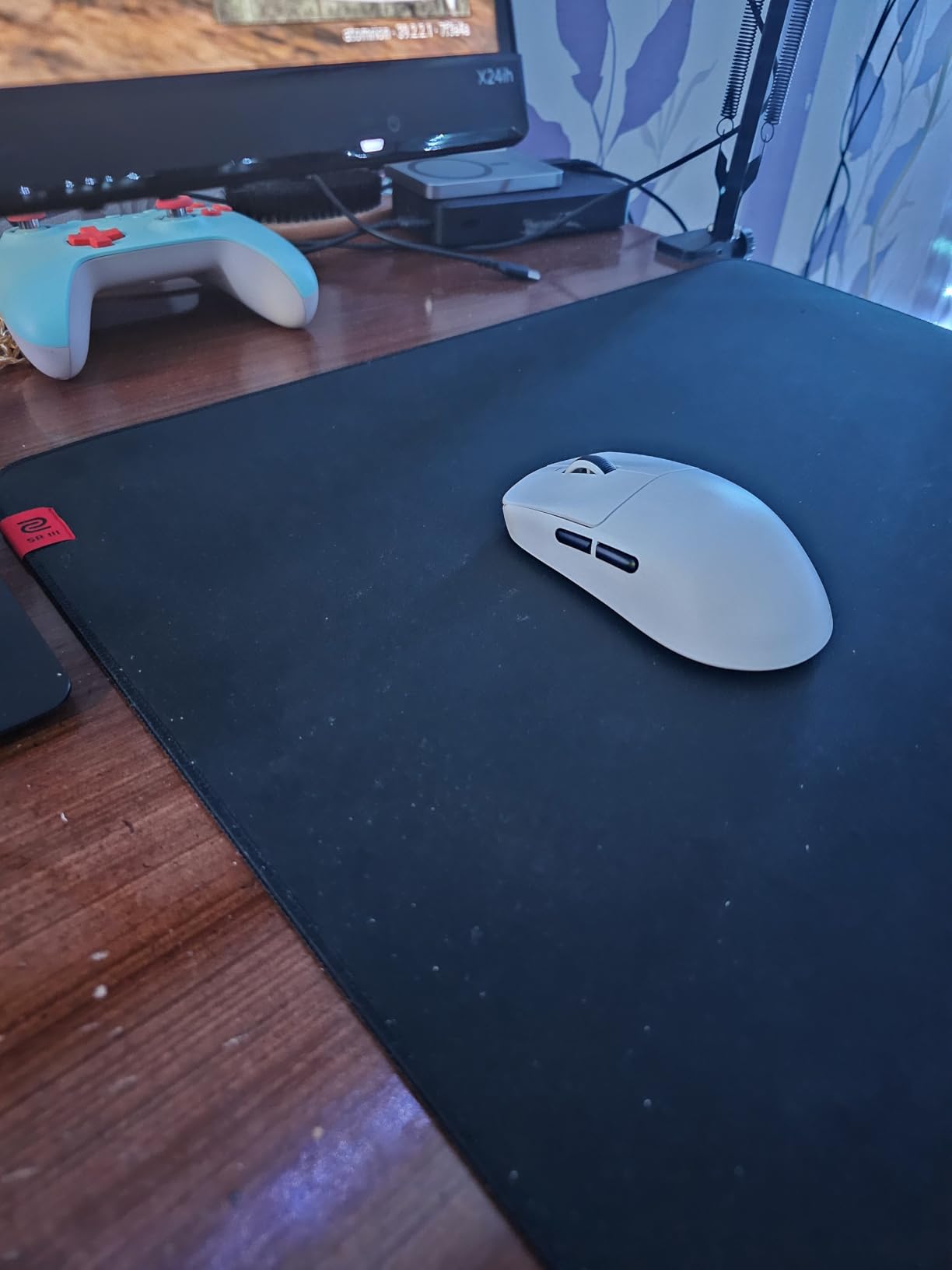 BenQ Zowie G-SR III Large Esports Gaming Mouse Pad, Humidity Resistance Cloth, Consistent and Controlling Glide,Uniform high-Density Rubber Base with Medium Softness, Stitched Edges, Anti-Slip Base customer photo 1
