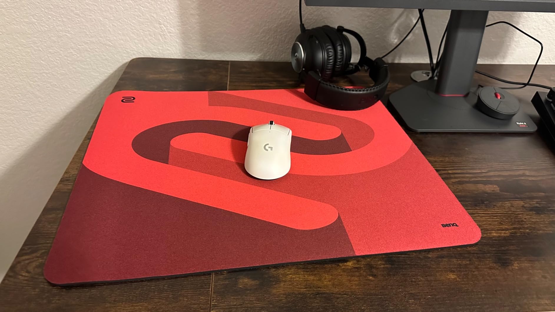 BenQ ZOWIE G-SR-SE Rouge II Large Esports Gaming Mouse Pad, Humidity resistance color cloth, Smooth glide feel with steady control, Uniform high-density rubber base with medium softness,Anti-Slip base customer photo 2