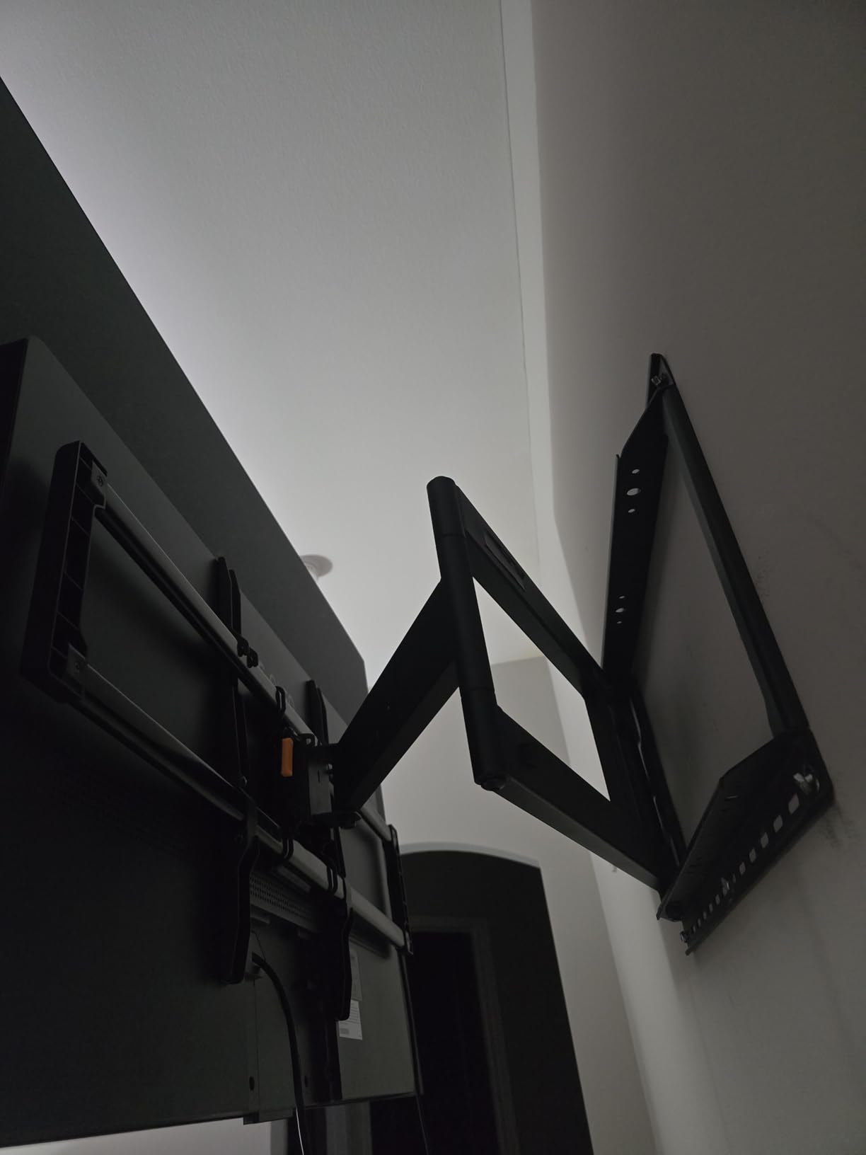Perlegear Long Arm Full Motion TV Wall Mount for 42-97 Inch TVs up to 150 lbs, Pre-Assembled TV Mount with Full Swivel, Tilt and Extension, Fits 8/12/16/24 Wood Studs, Max VESA 800x400mm, PGXLF02 customer photo 1