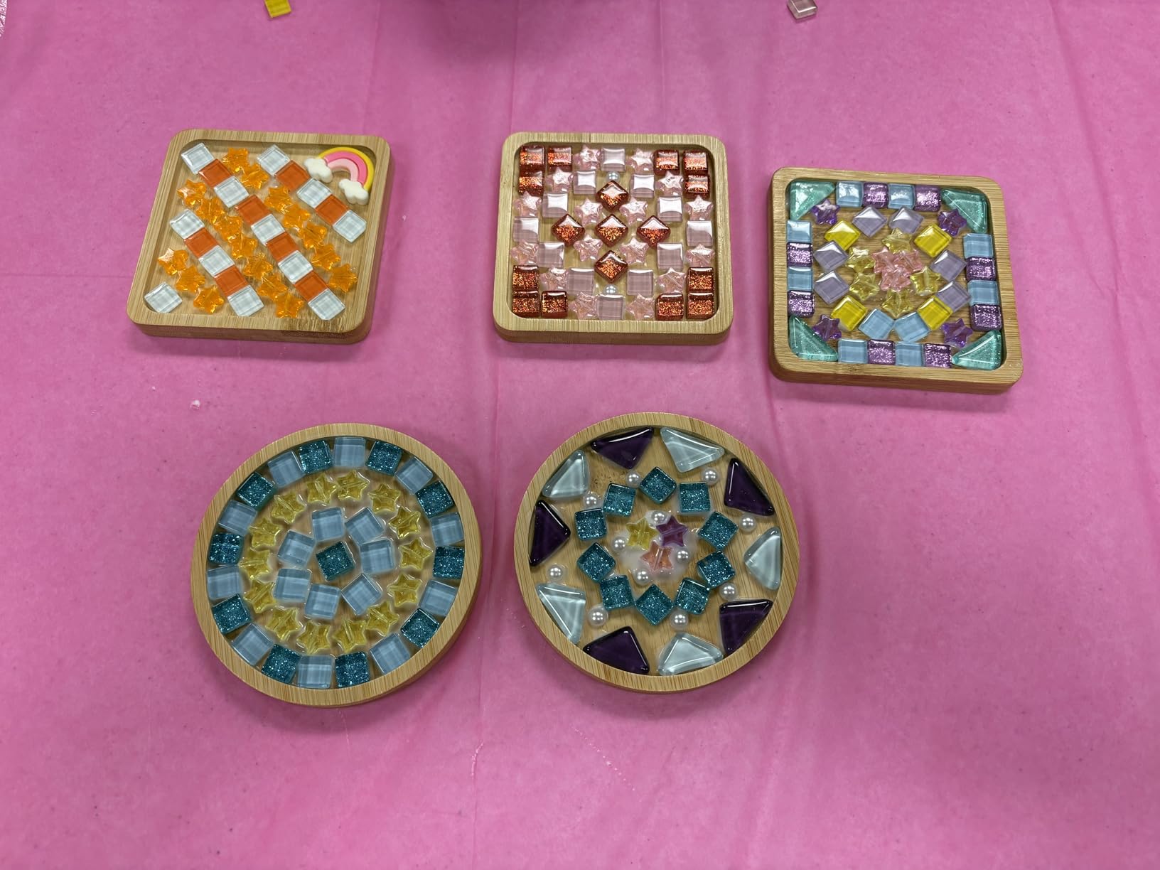 Adboros 10 Sets DIY Glass Mosaic Tiles for Crafts Mixed Color Mosaic Kits with Wooden Coaster for Adults Bamboo Coaster for Drinks Tray Handmade Home Decoration customer photo 1