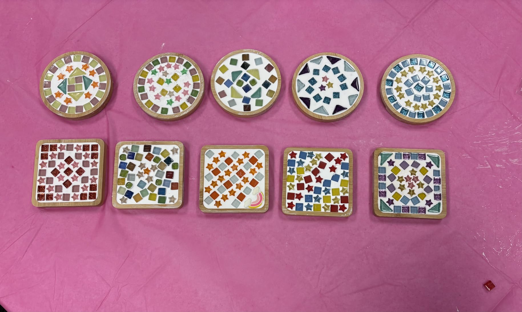 Adboros 10 Sets DIY Glass Mosaic Tiles for Crafts Mixed Color Mosaic Kits with Wooden Coaster for Adults Bamboo Coaster for Drinks Tray Handmade Home Decoration customer photo 2