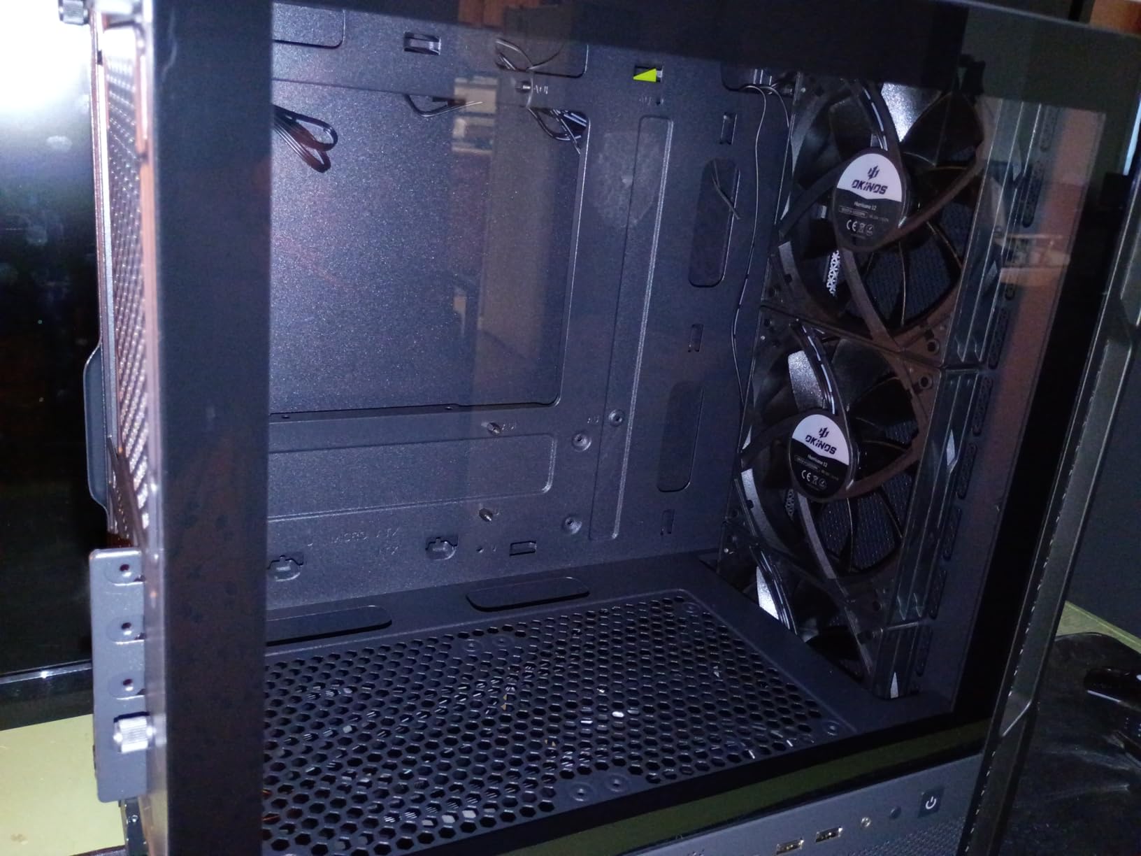 Okinos Genuine Walnut Wood Micro ATX Case, MATX PC Case with 4 × 120mm 3 Pin Non-PWM Case Fans Pre-Installed, Temper Glass Side Panel, with Type-C, Black, Cypress 3 Wood customer photo 2