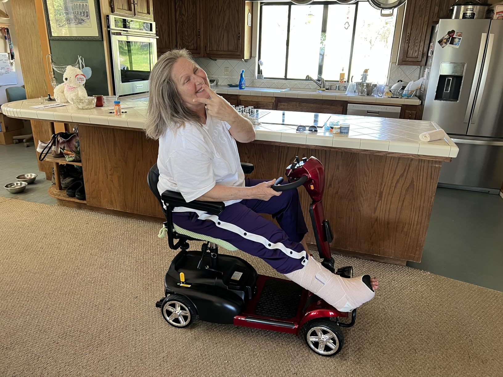 20 Miles 4 Wheels Mobility Scooter for Seniors/Adults Up to 300LBS, 350W Electric Wheelchair Detachable Lithium Battery, Dual Baskets, Rotating Seat, with Taillight, USB Charging, Red 18AH customer photo 2